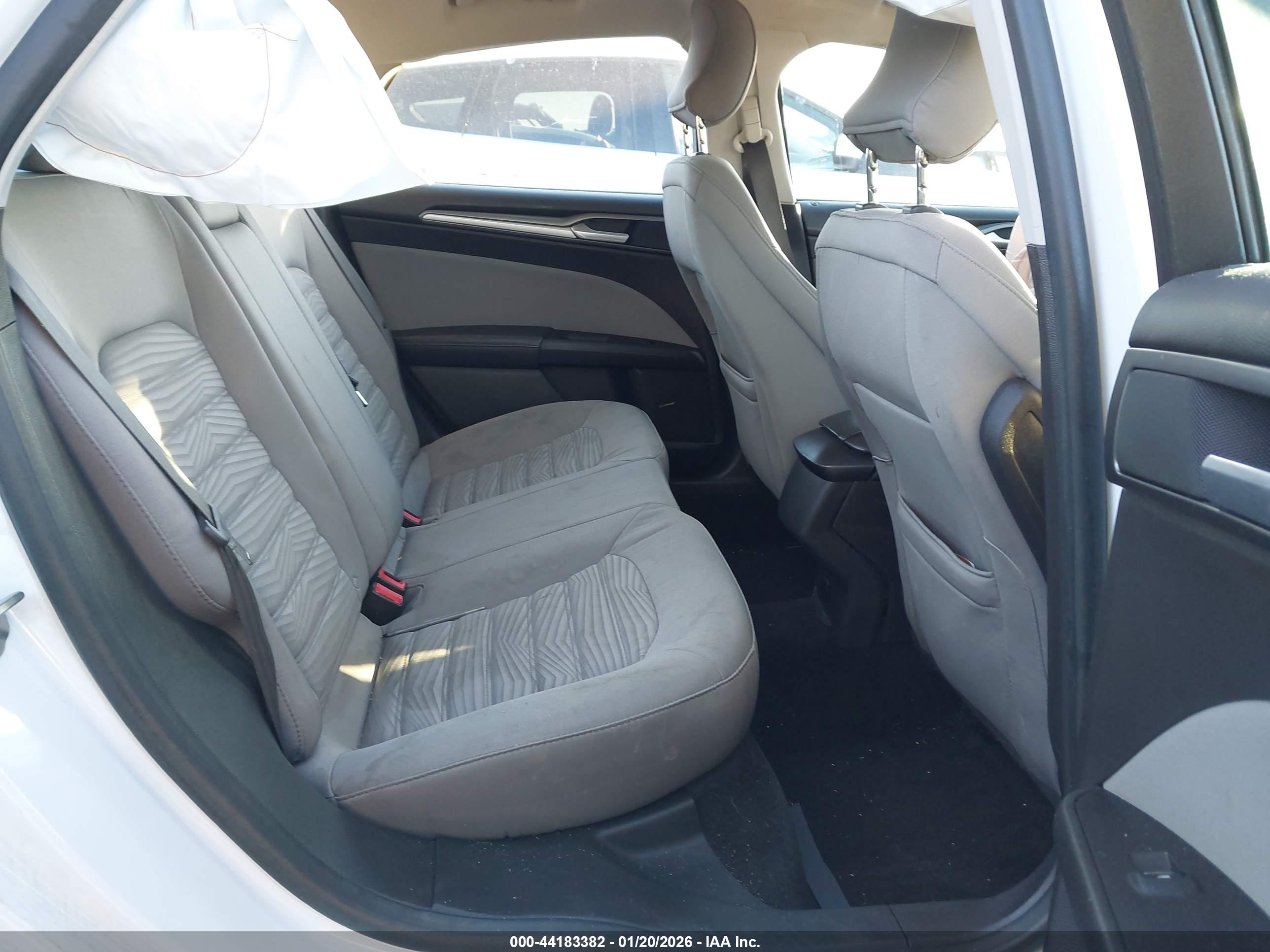 FORD FUSION image 8