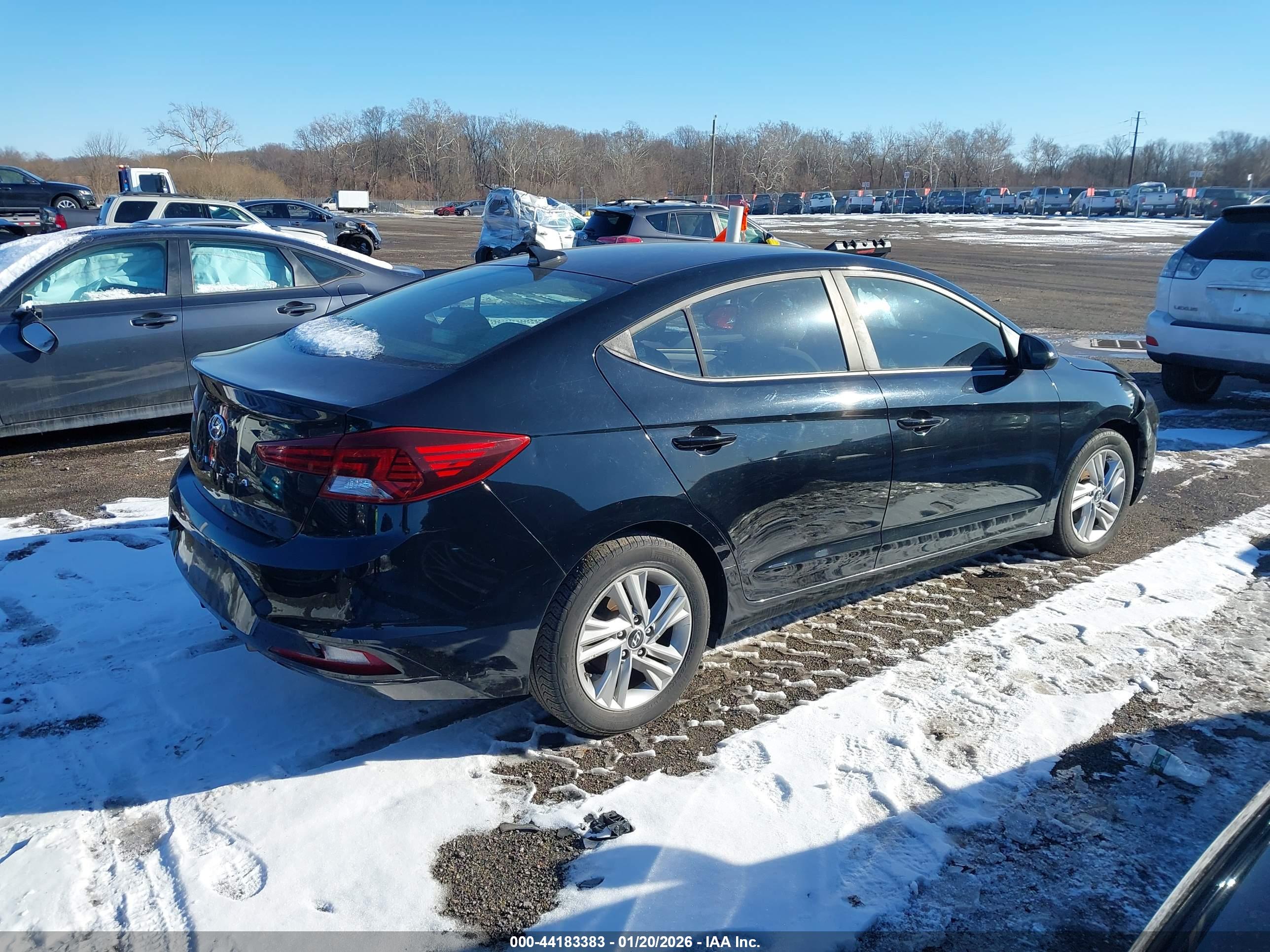 HYUNDAI ELANTRA image 4