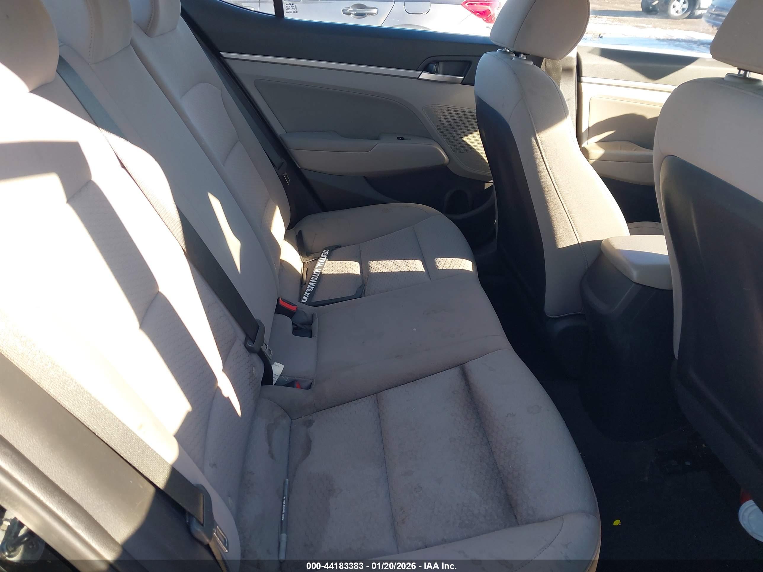 HYUNDAI ELANTRA image 8