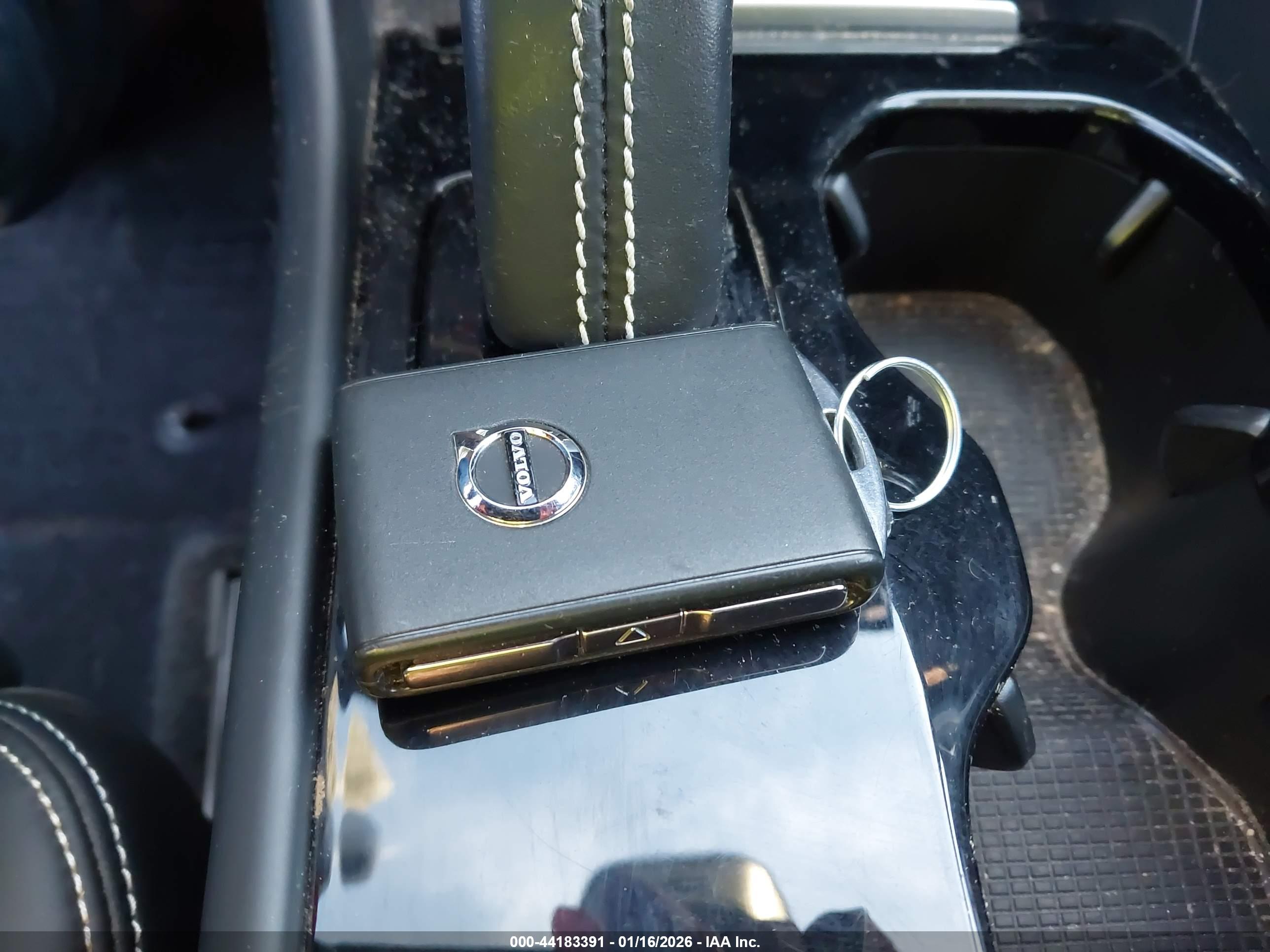 VOLVO XC40 image 11