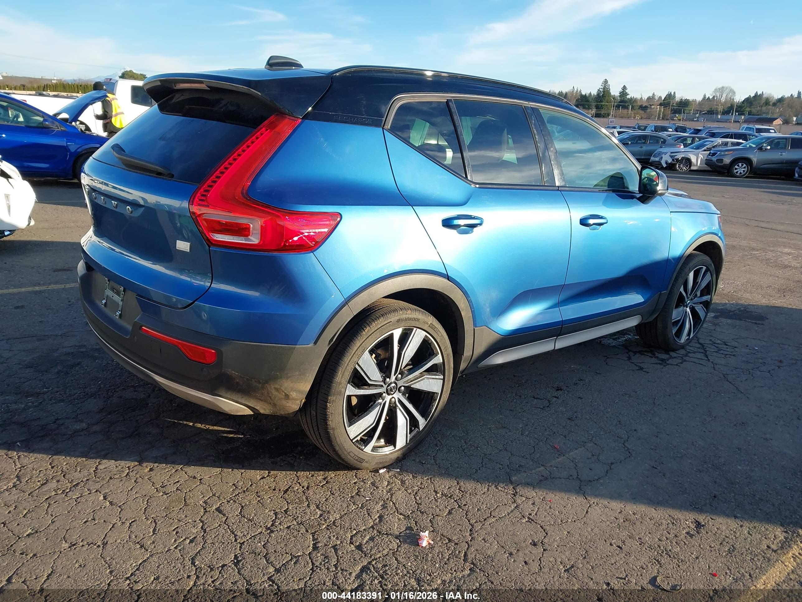 VOLVO XC40 image 4