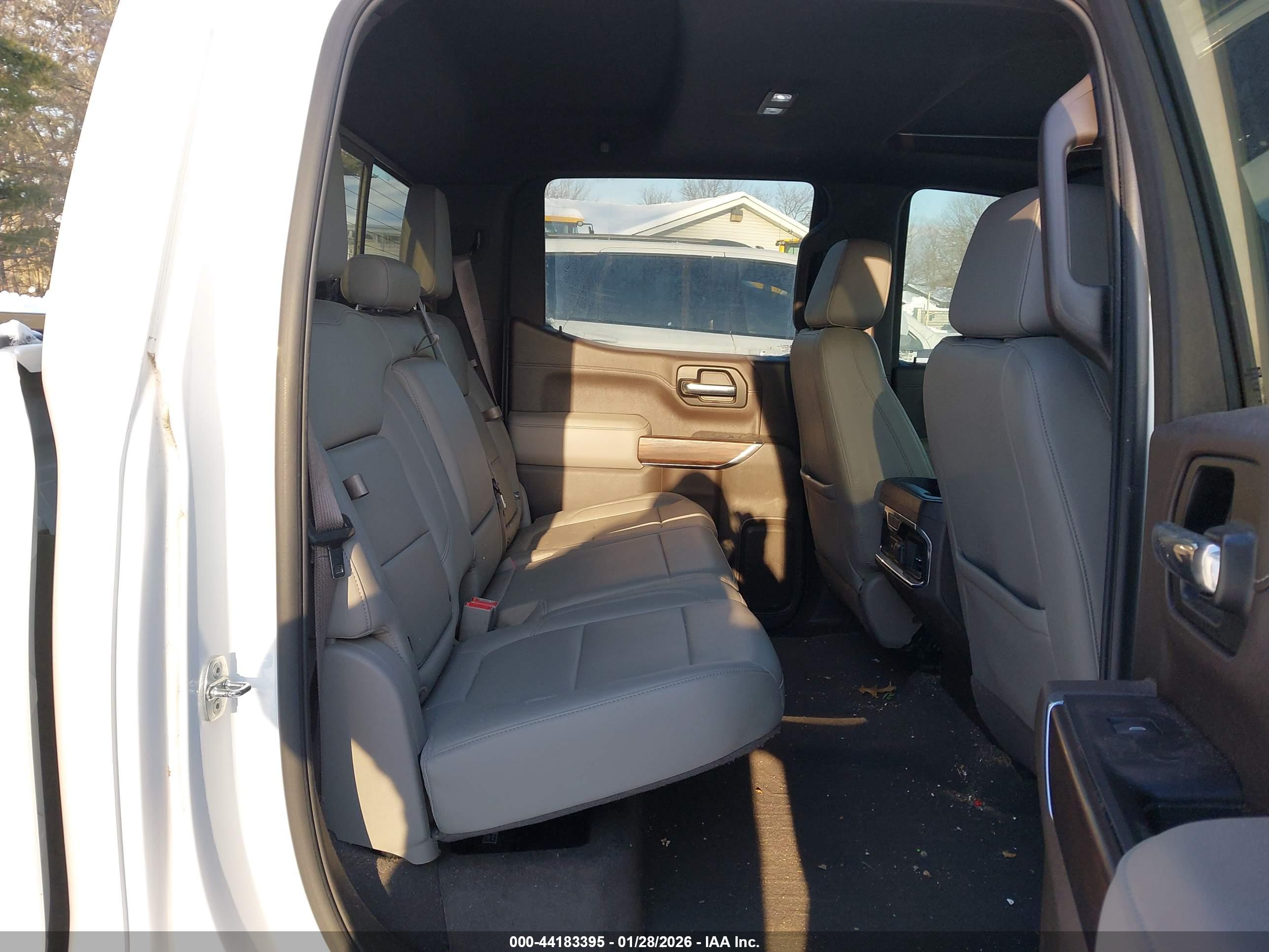 GMC SIERRA image 8