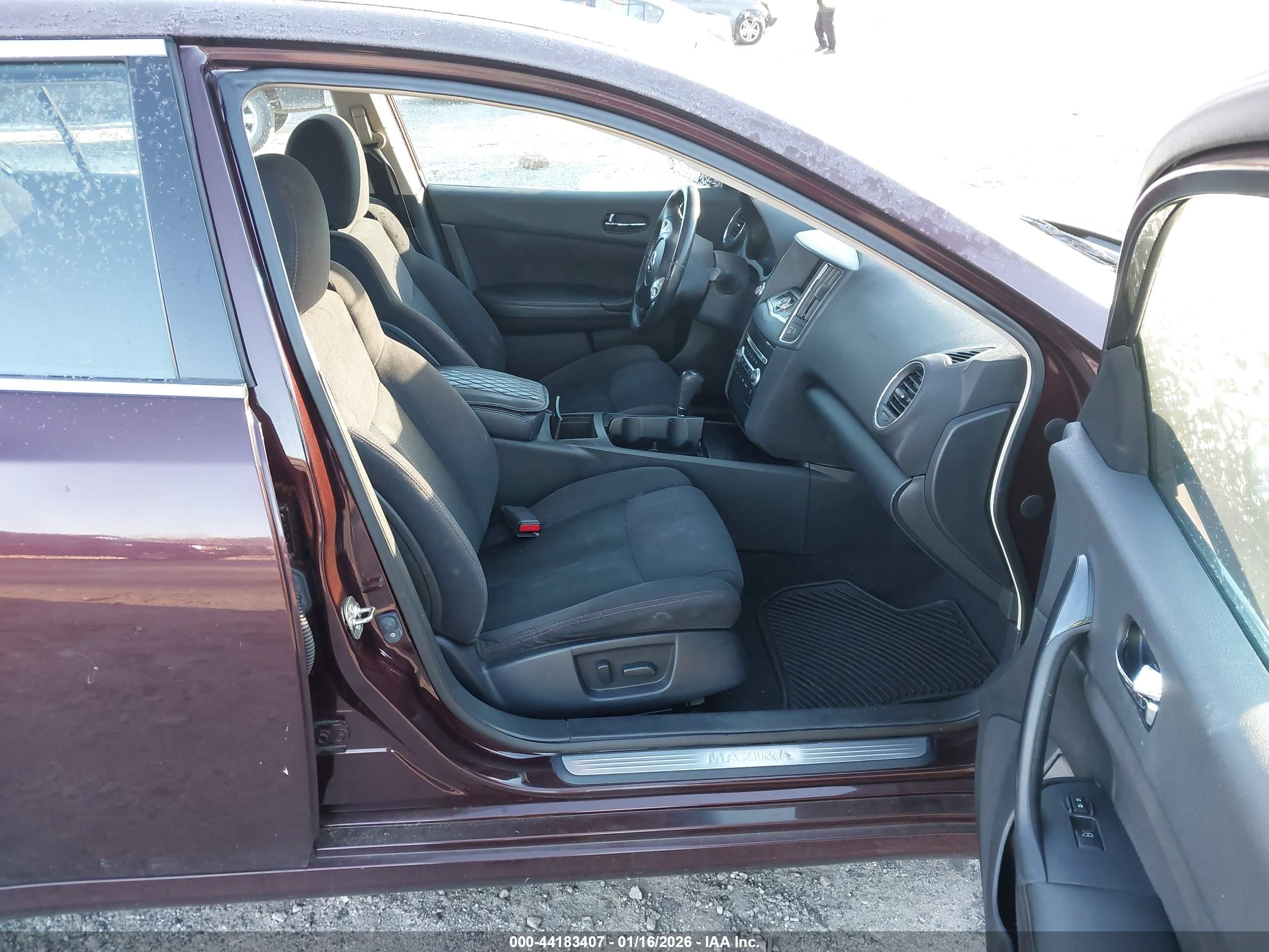 NISSAN MAXIMA image 5
