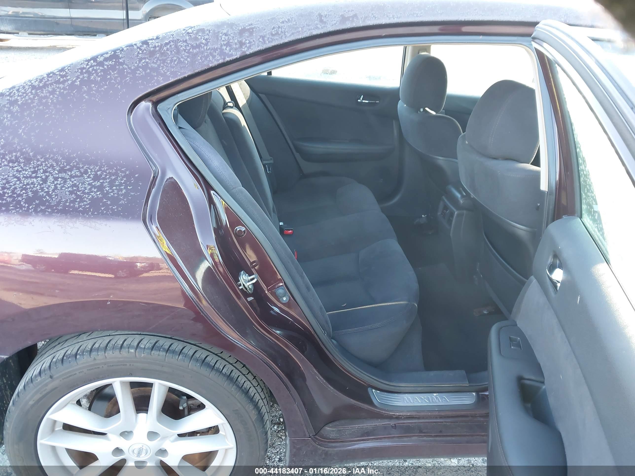NISSAN MAXIMA image 8