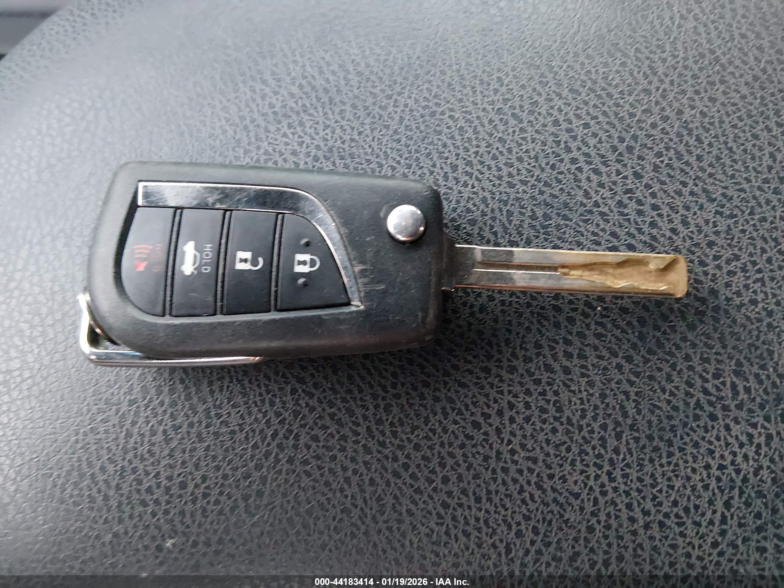 TOYOTA CAMRY image 11