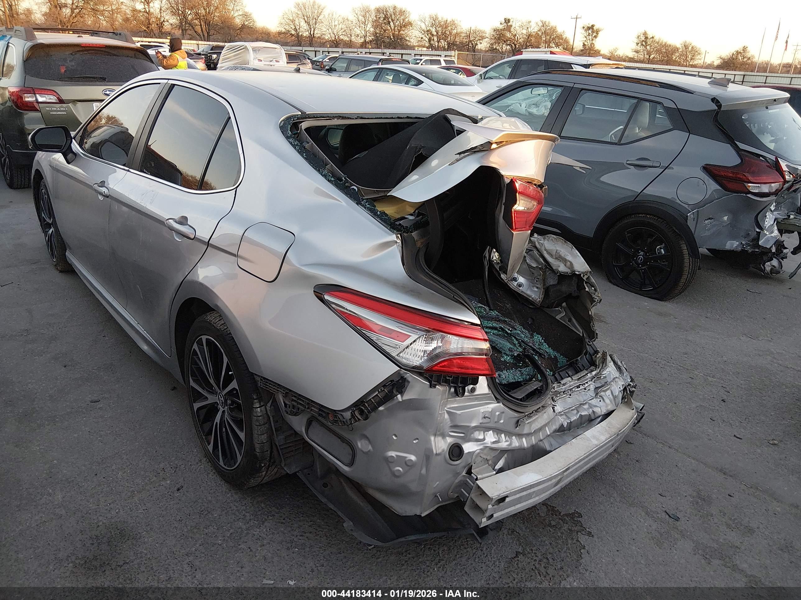 TOYOTA CAMRY image 3