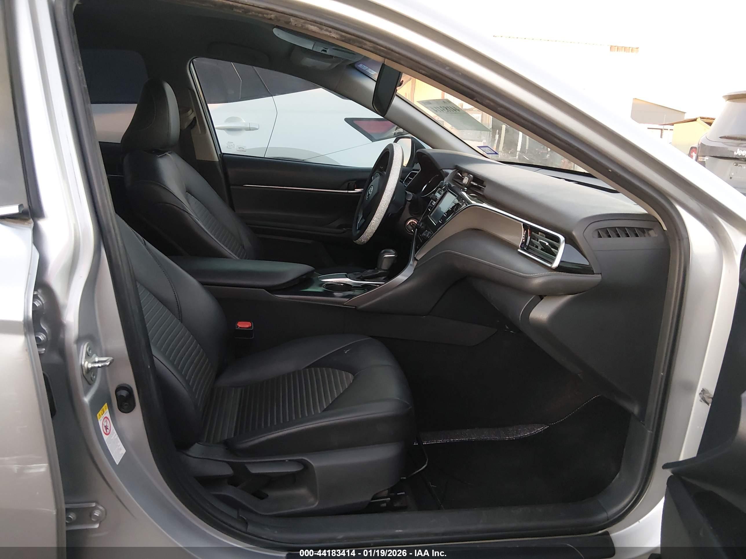 TOYOTA CAMRY image 5