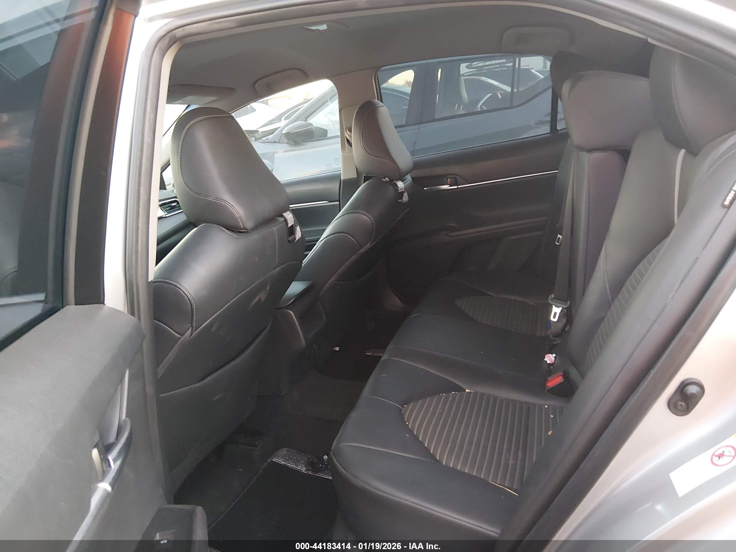 TOYOTA CAMRY image 8