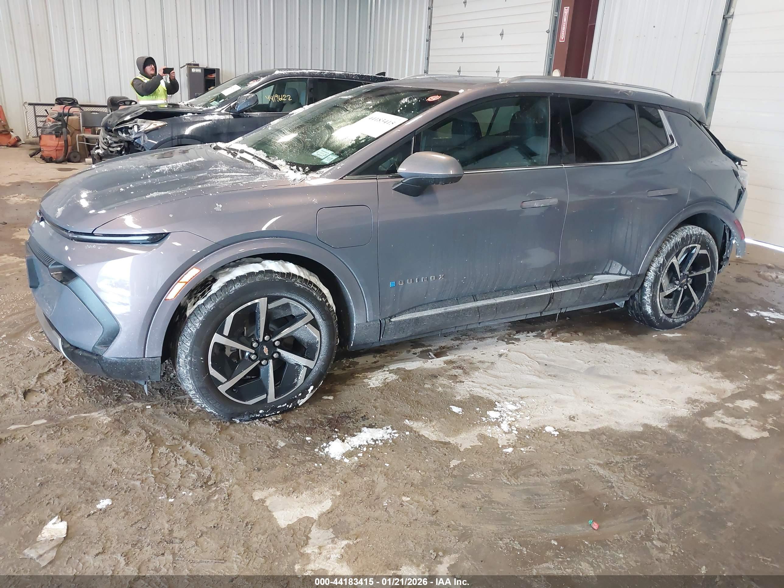 CHEVROLET EQUINOX image 2