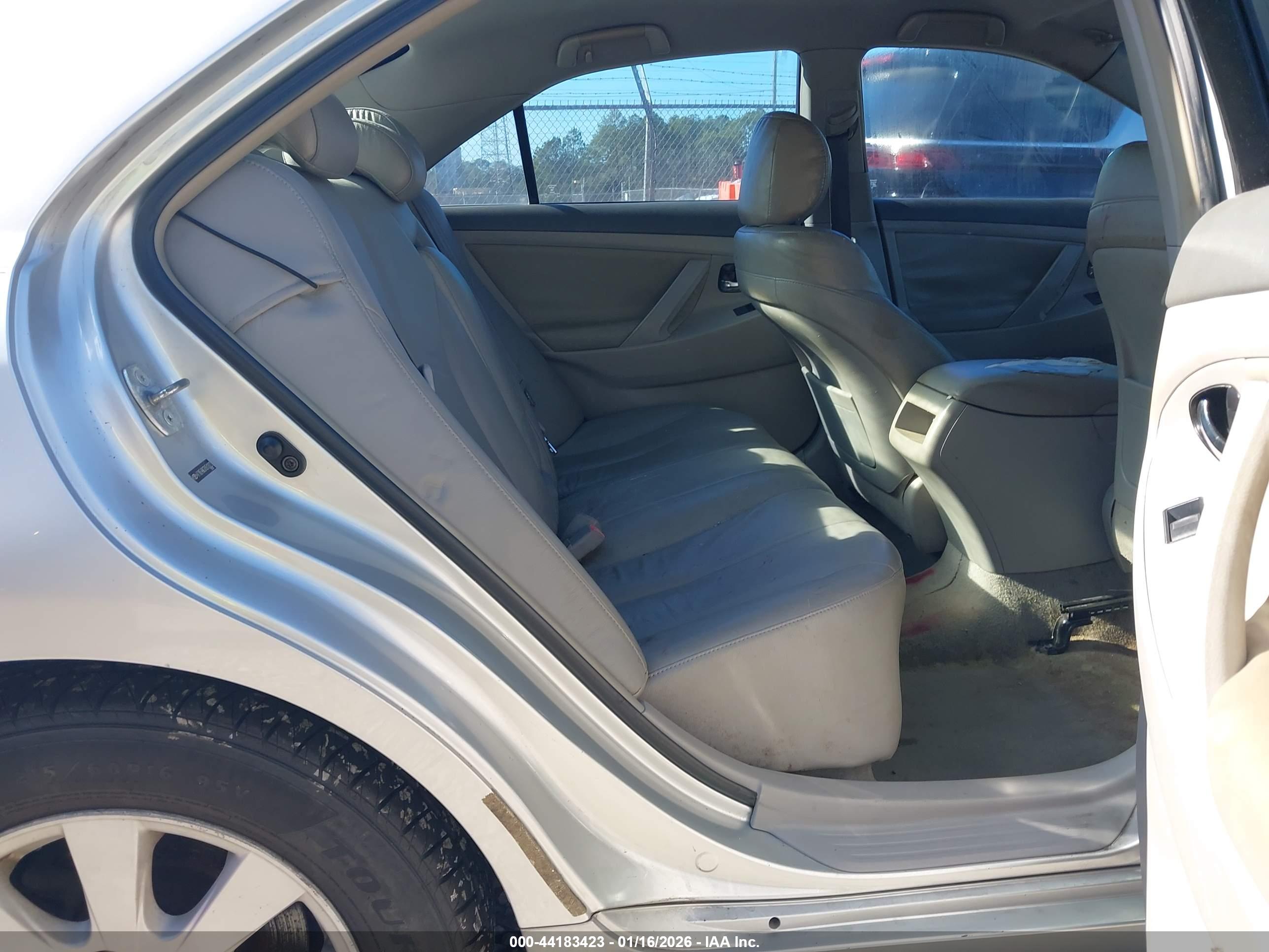 TOYOTA CAMRY image 8