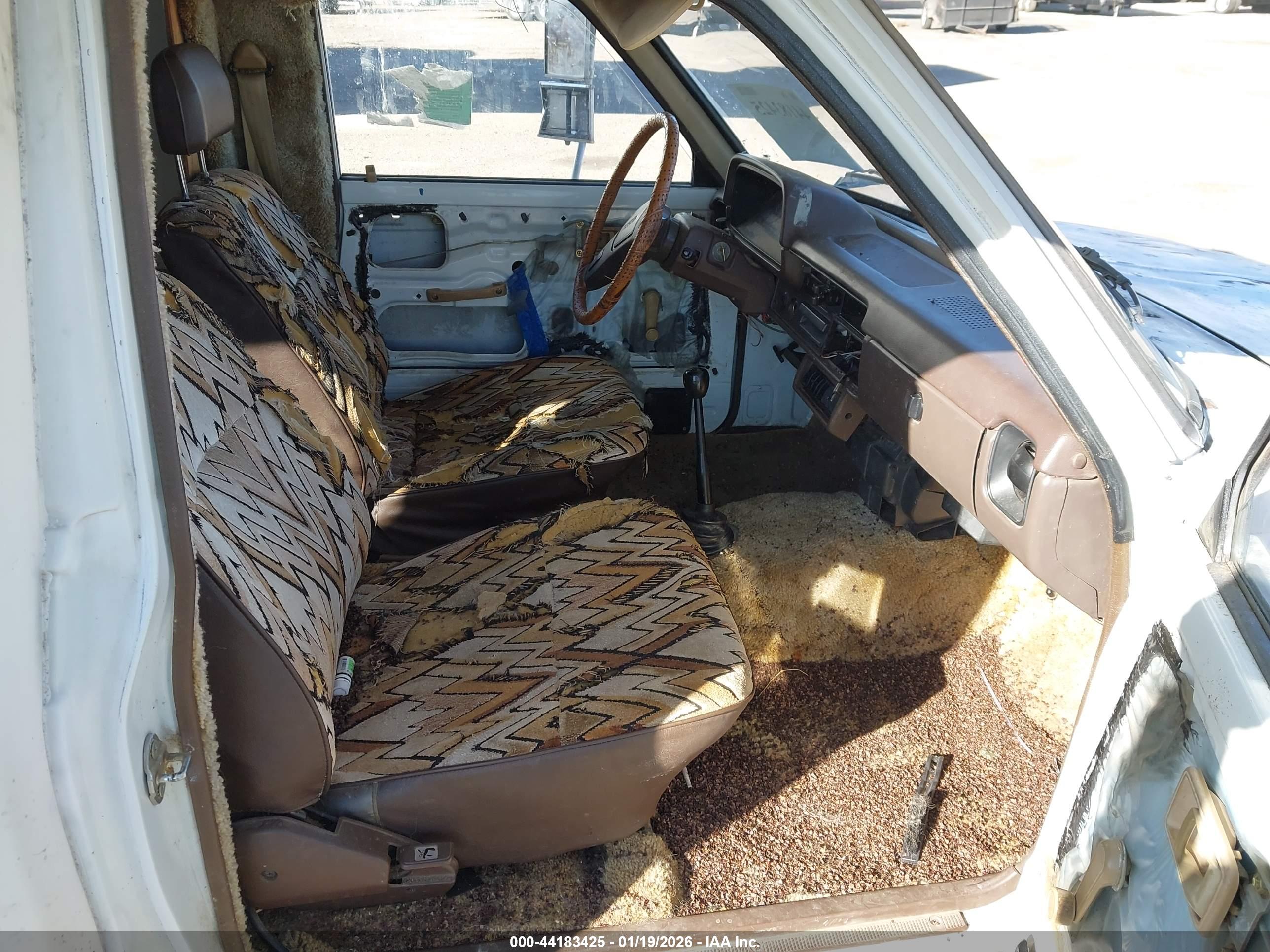 TOYOTA PICKUP image 8