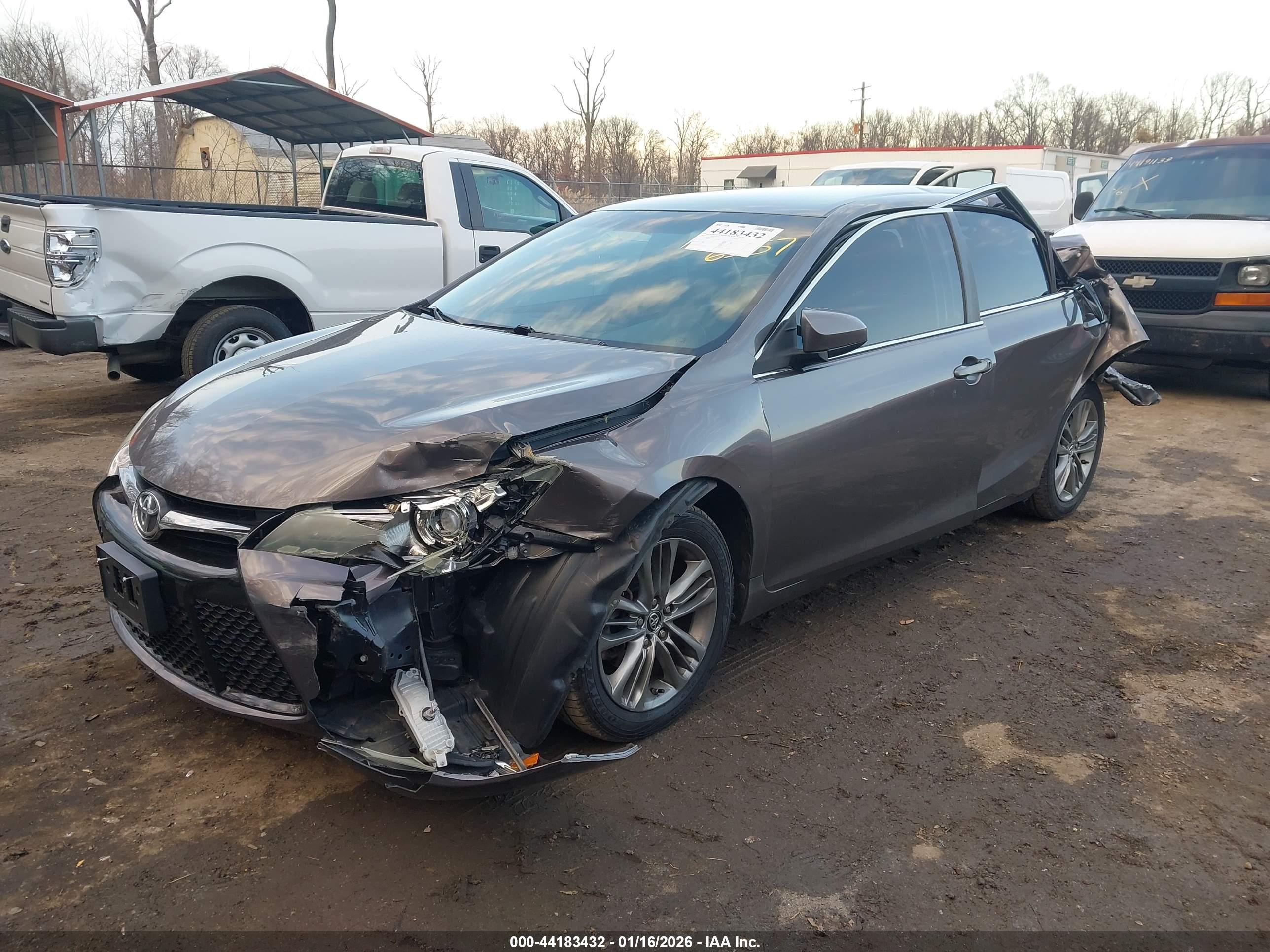 TOYOTA CAMRY image 2