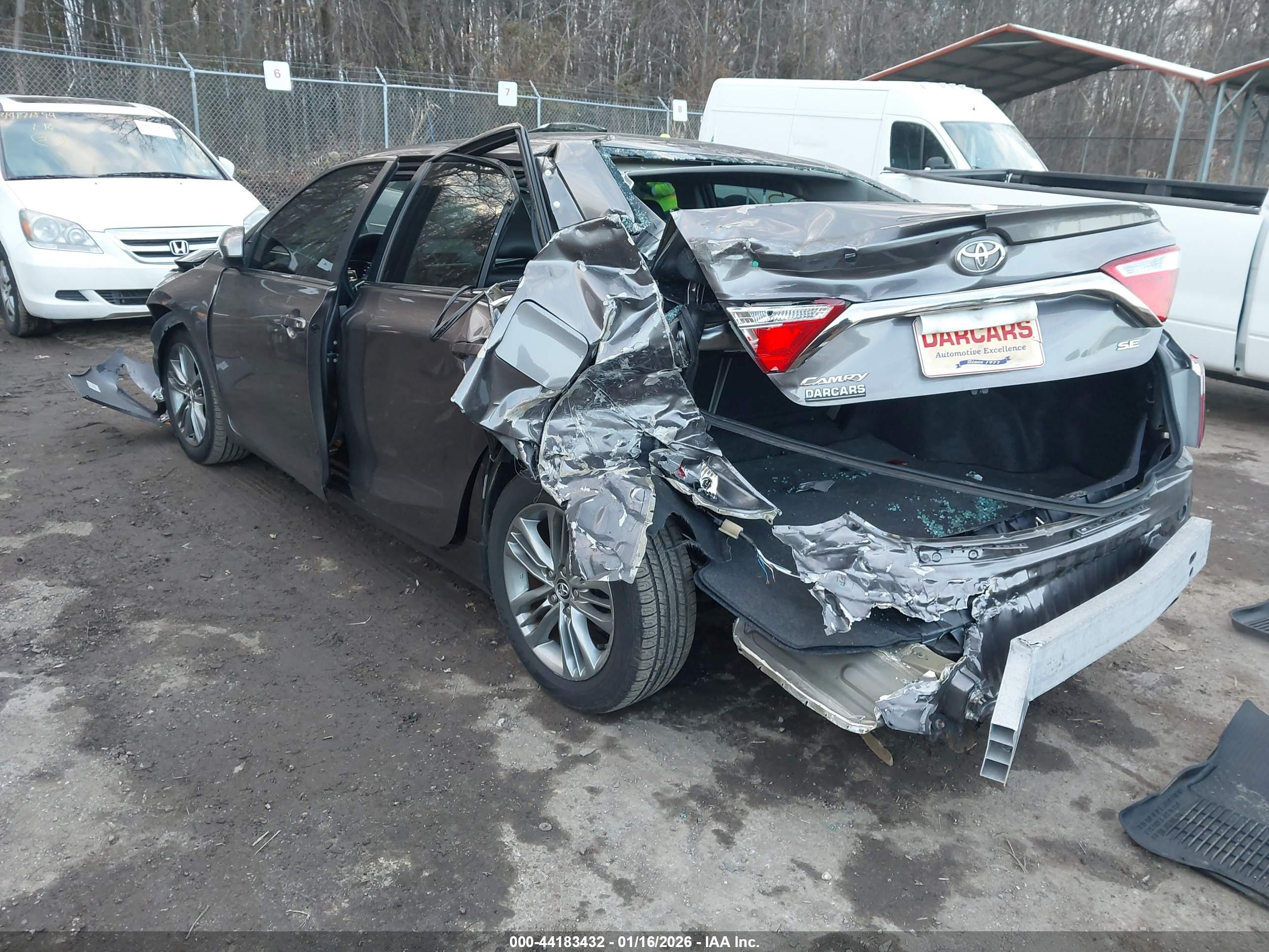 TOYOTA CAMRY image 3