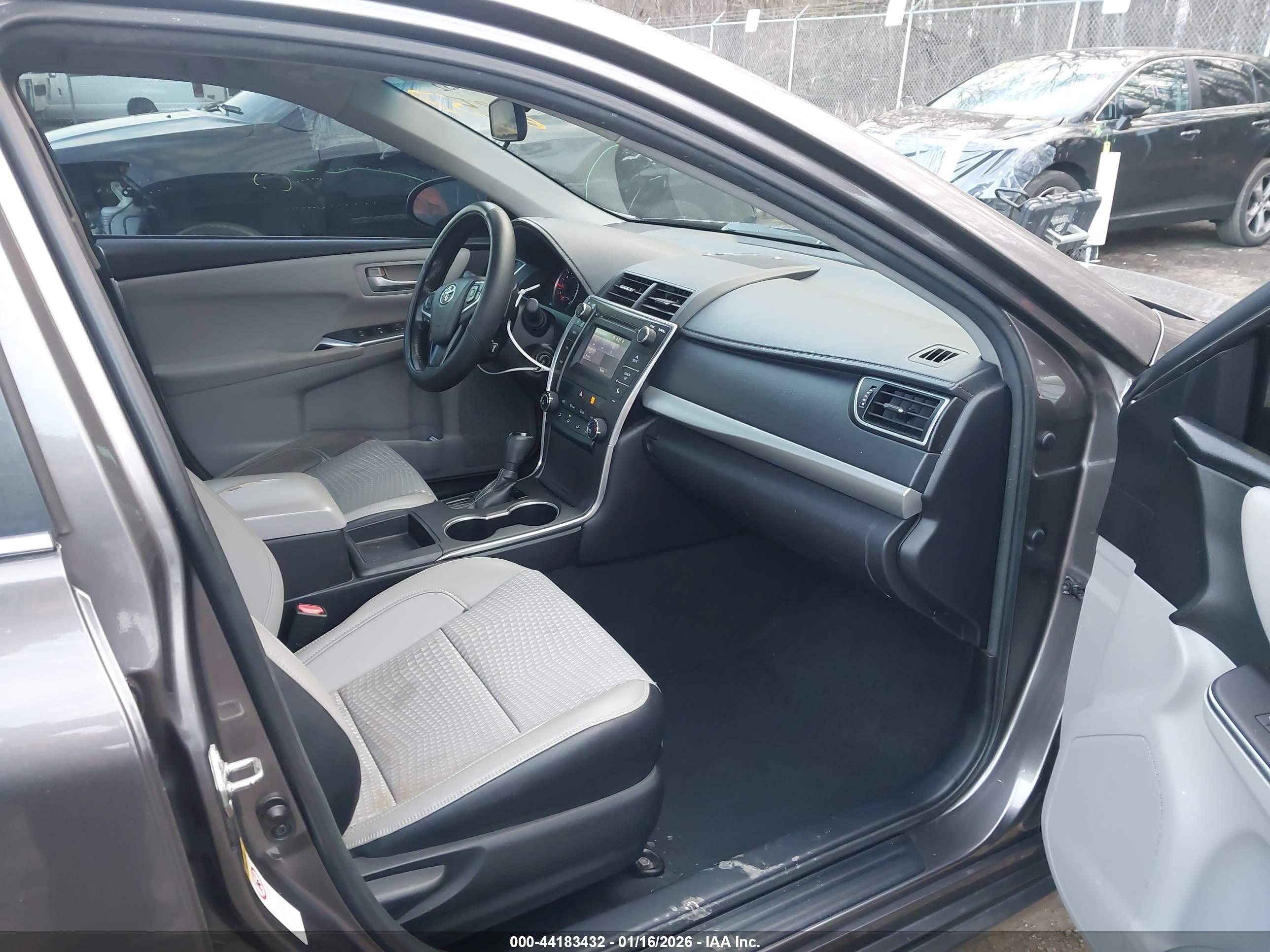 TOYOTA CAMRY image 5