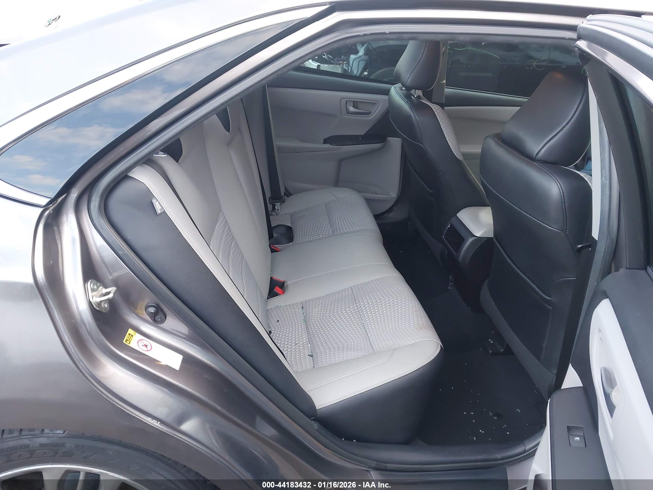 TOYOTA CAMRY image 8