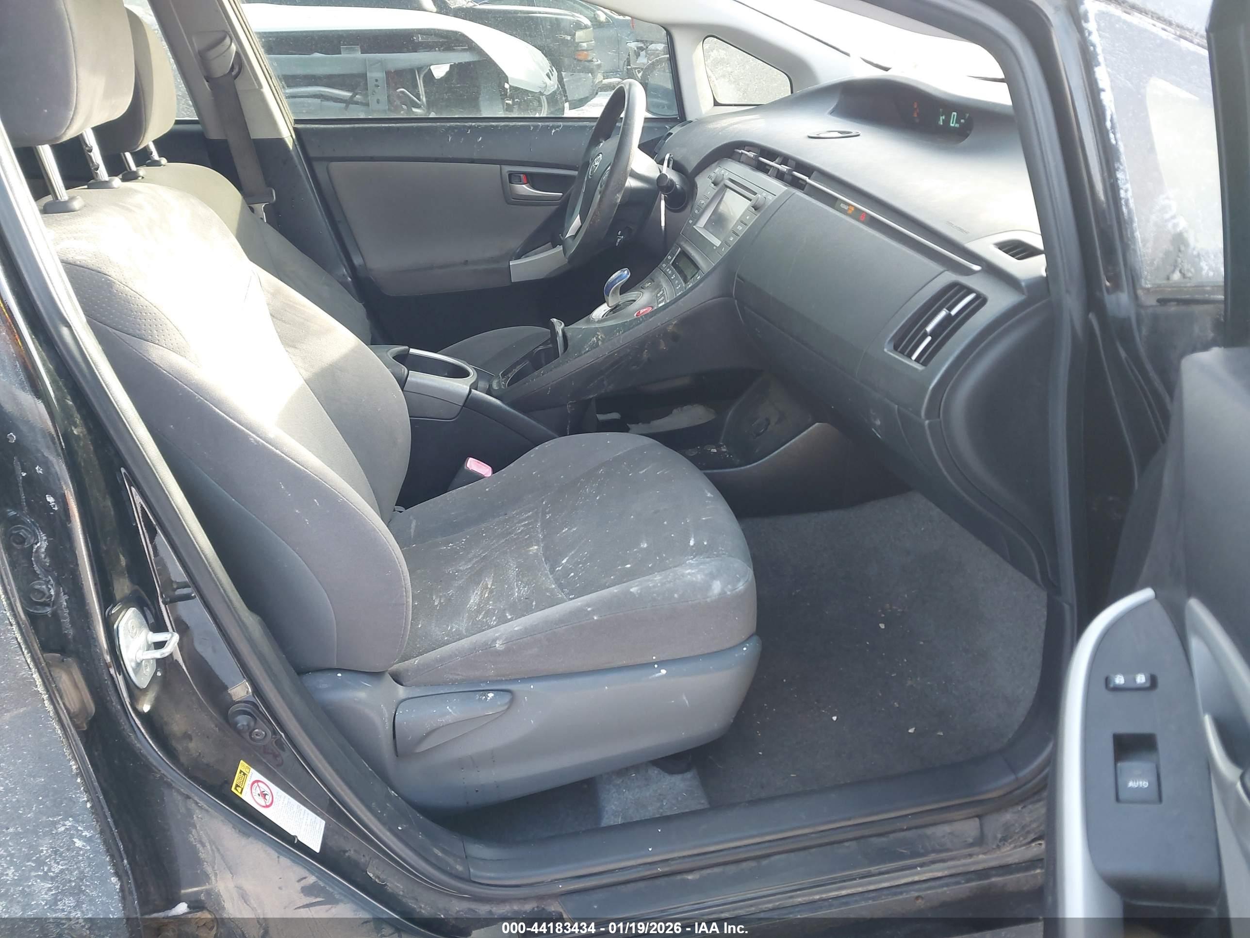 TOYOTA PRIUS image 5