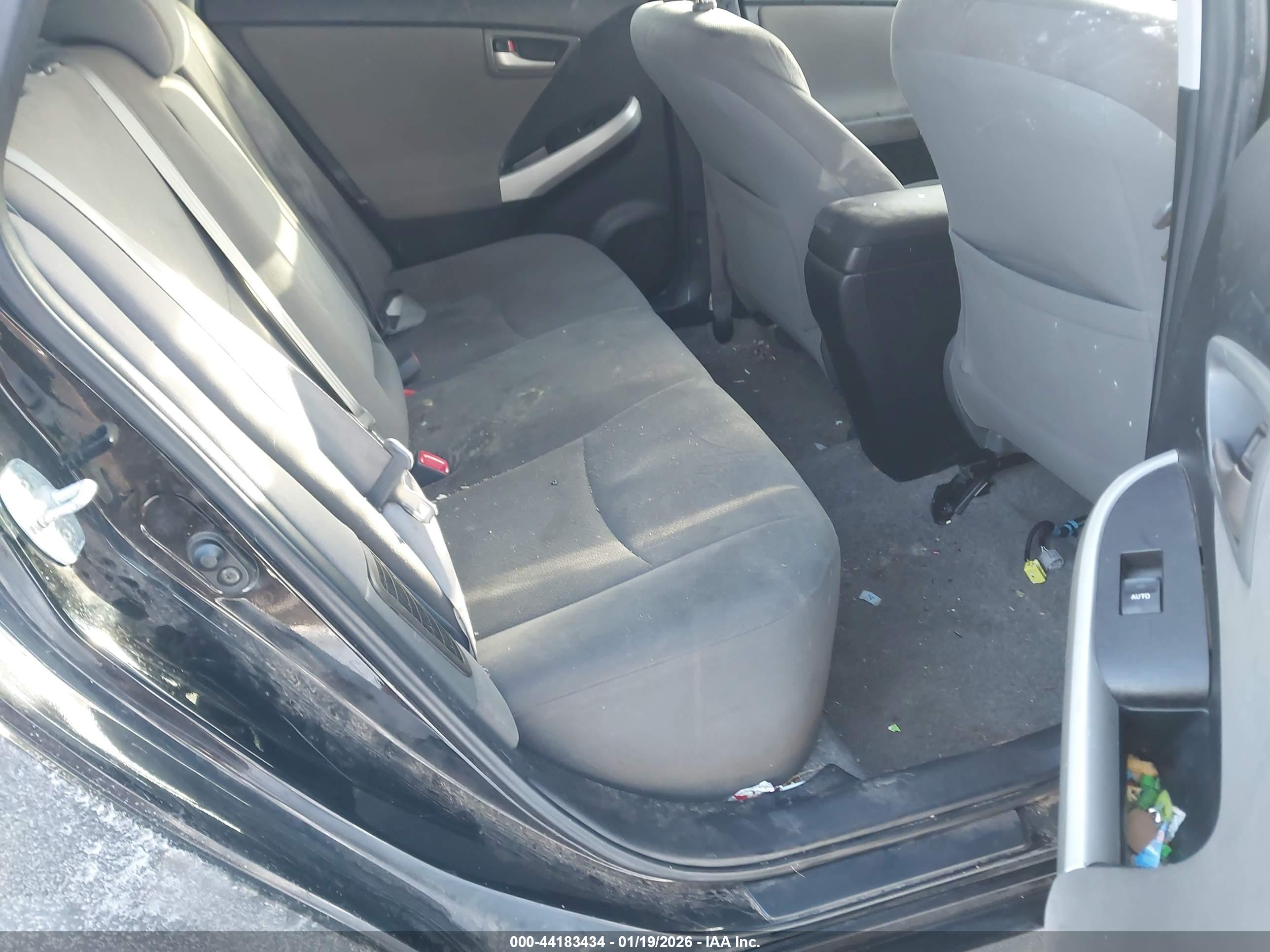 TOYOTA PRIUS image 8