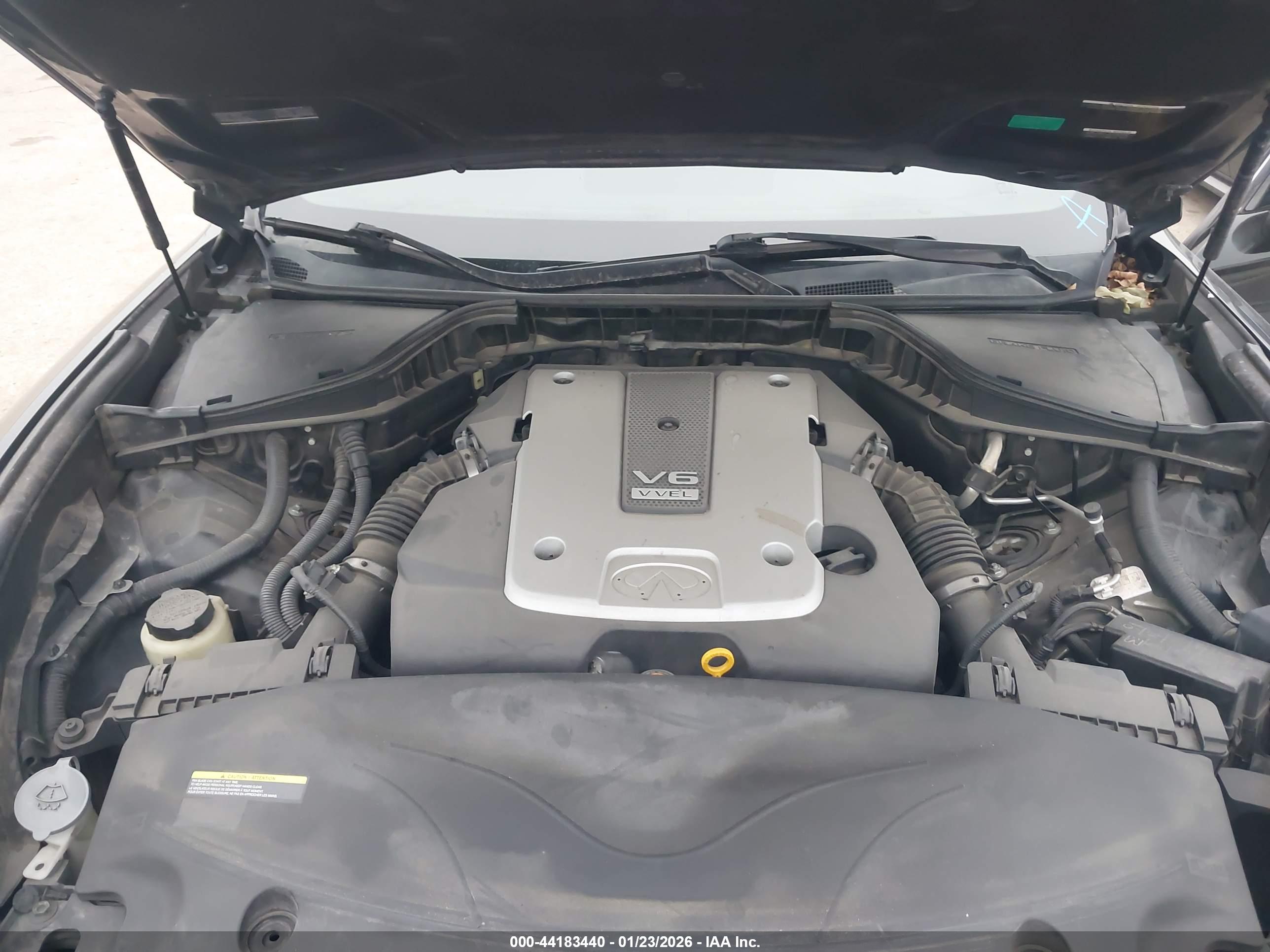 INFINITI Q70 image 10