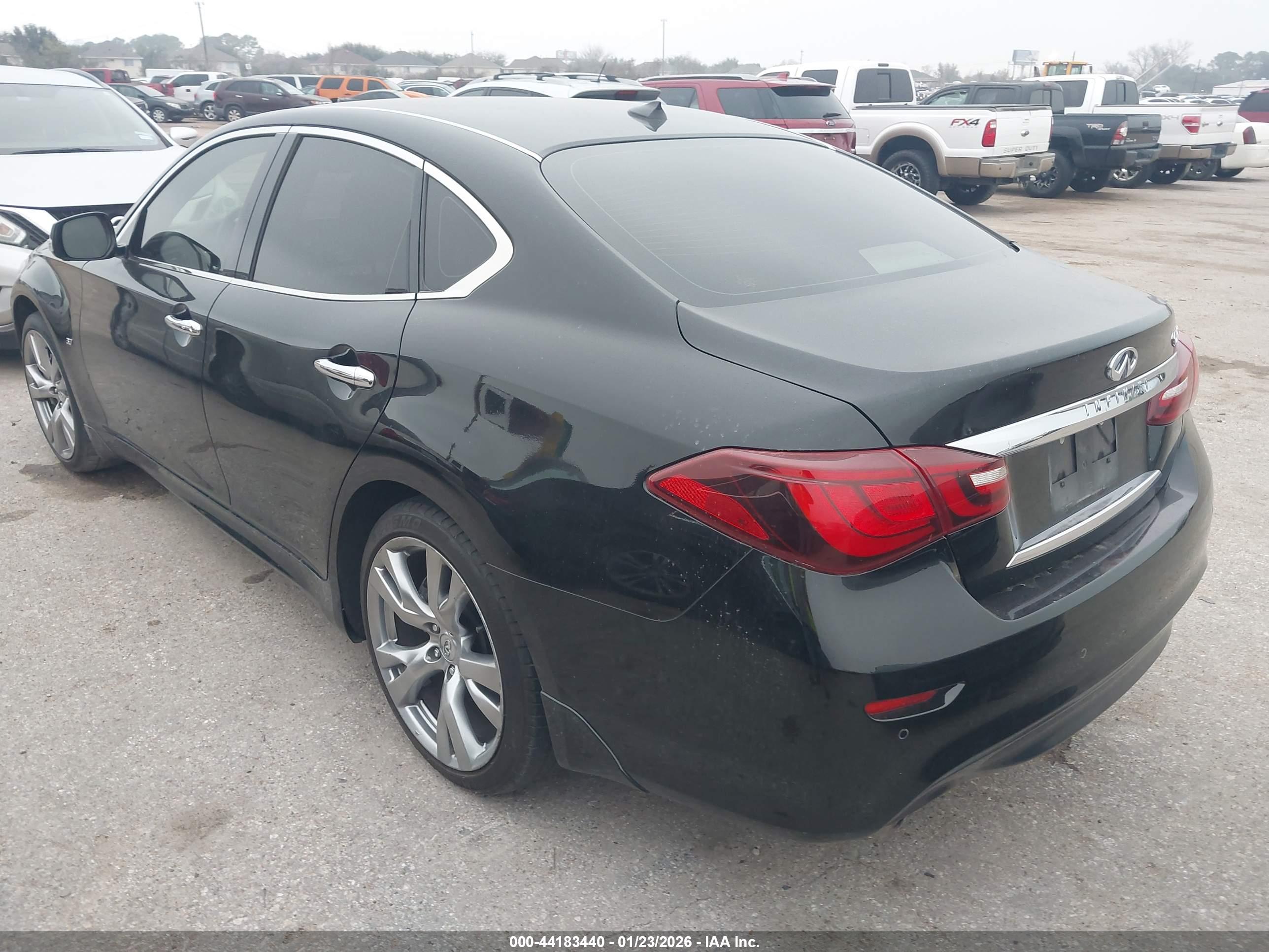 INFINITI Q70 image 3