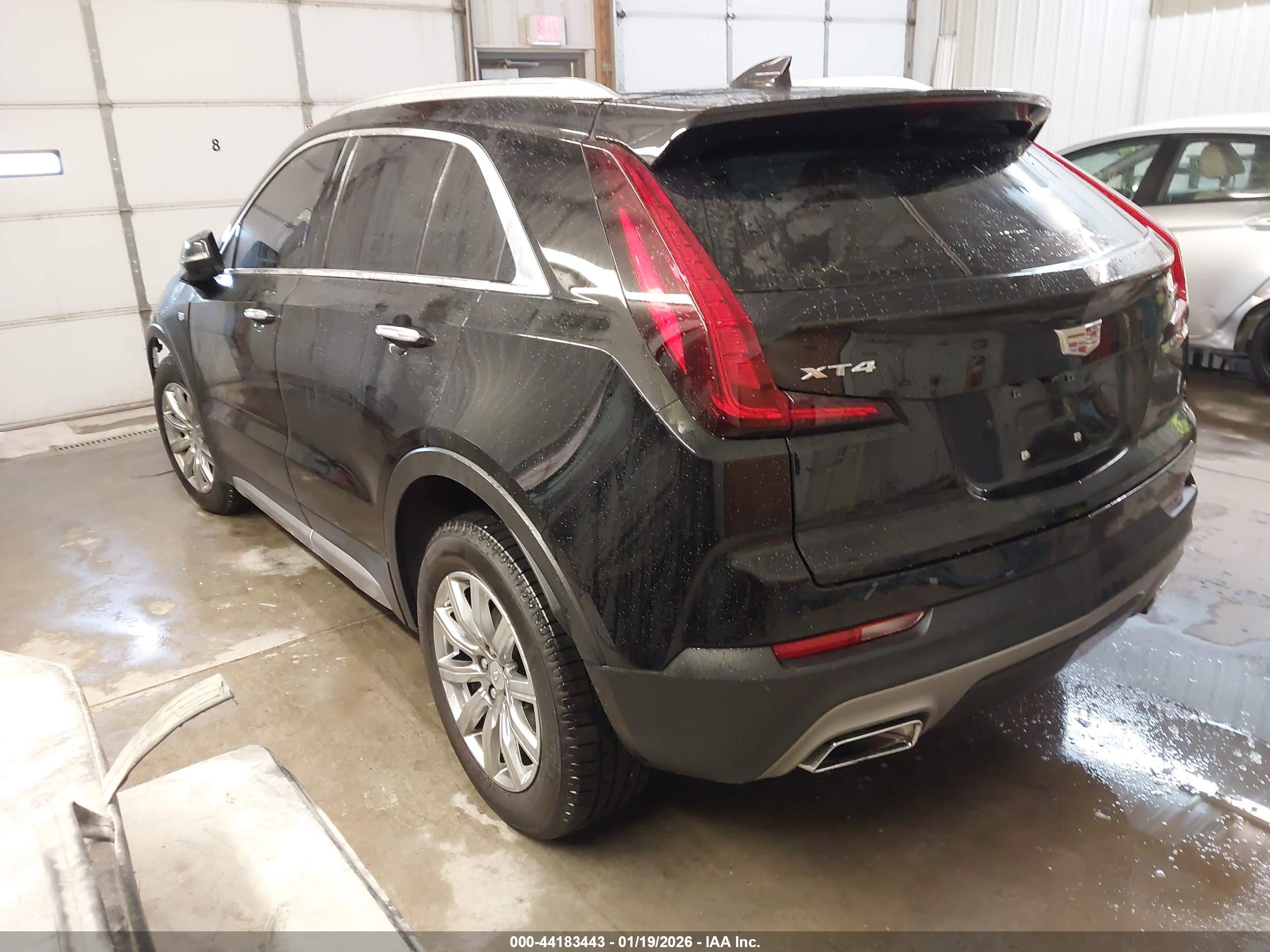 CADILLAC XT4 image 3
