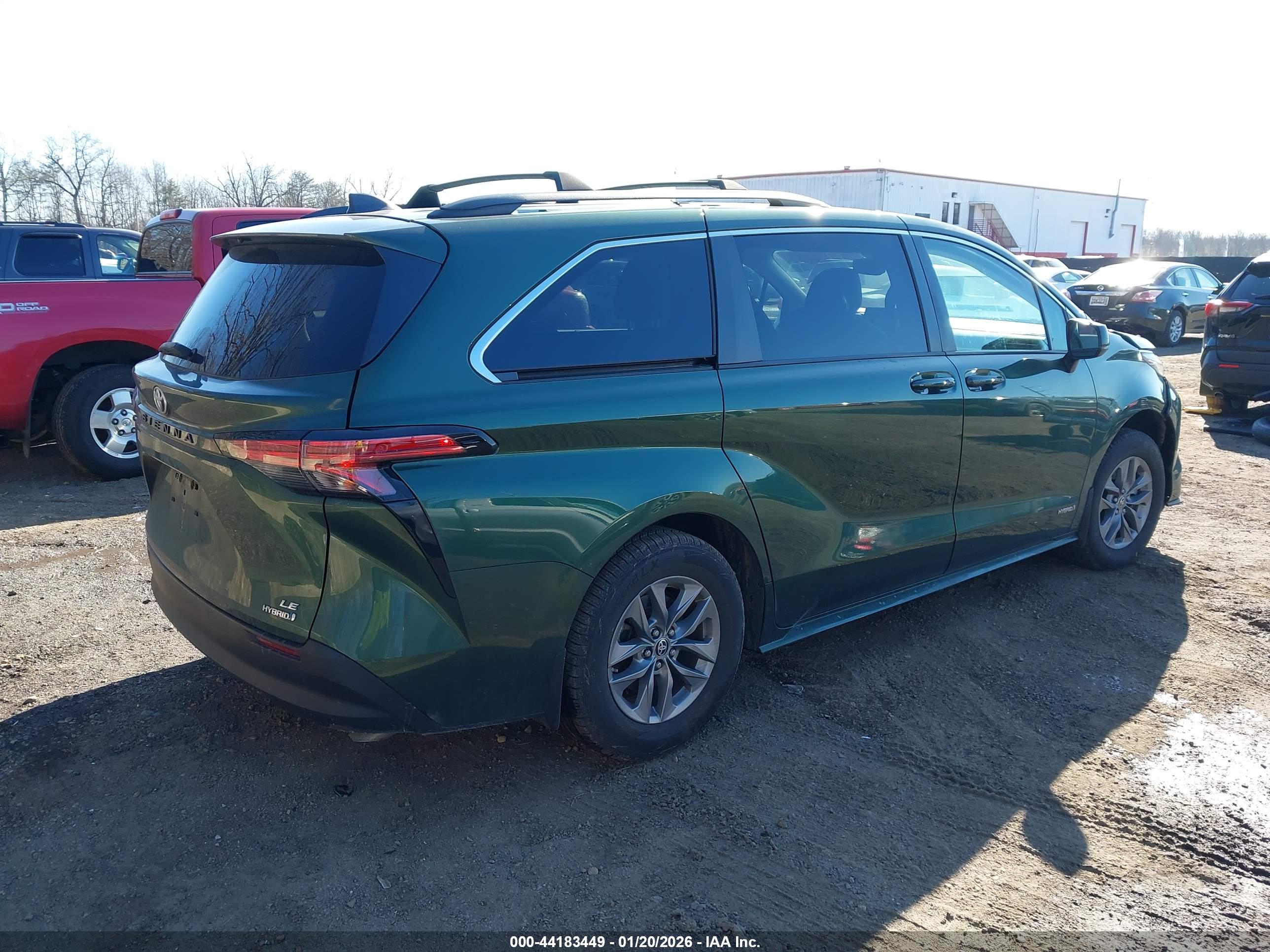 TOYOTA SIENNA image 4