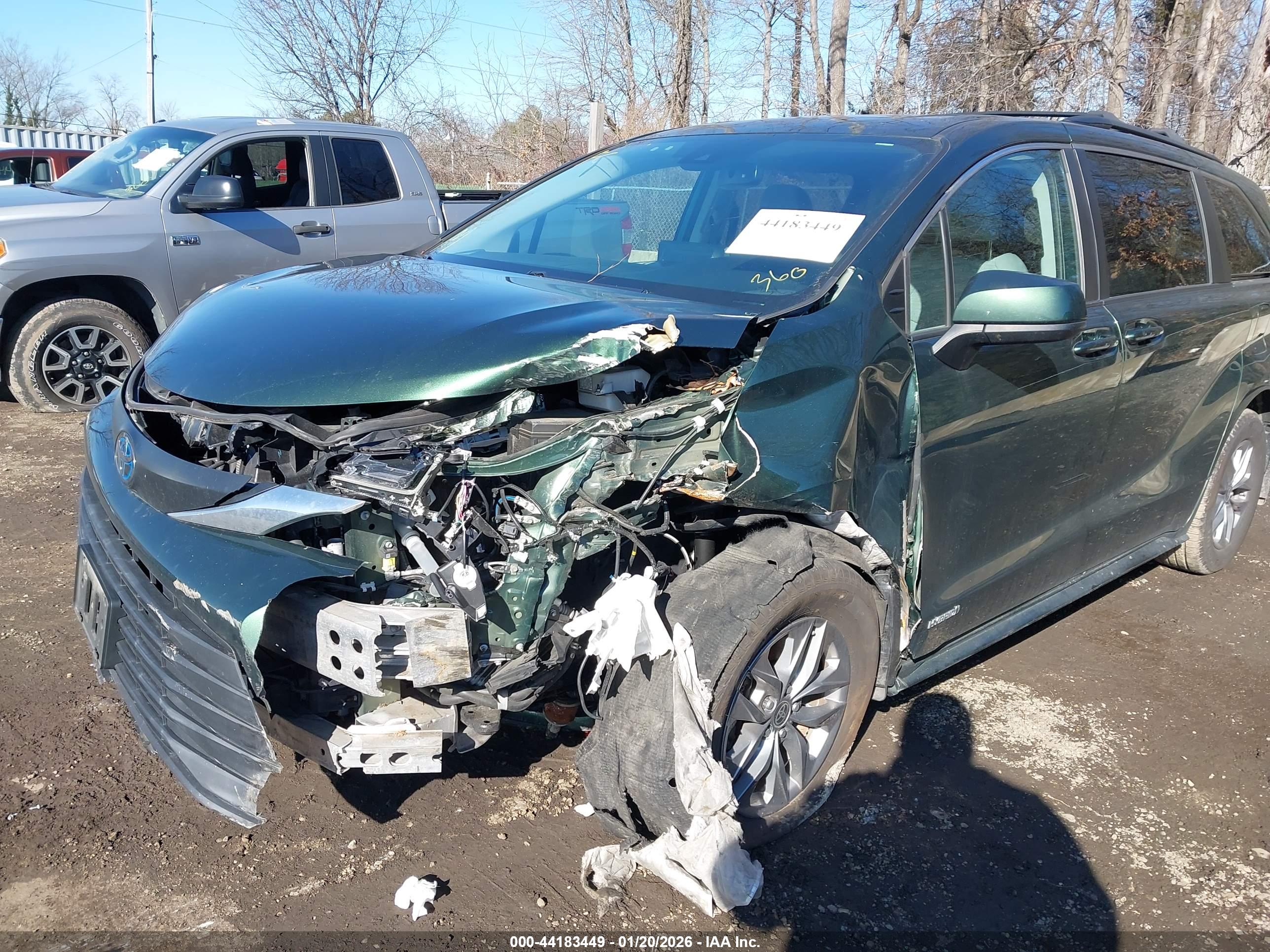 TOYOTA SIENNA image 6