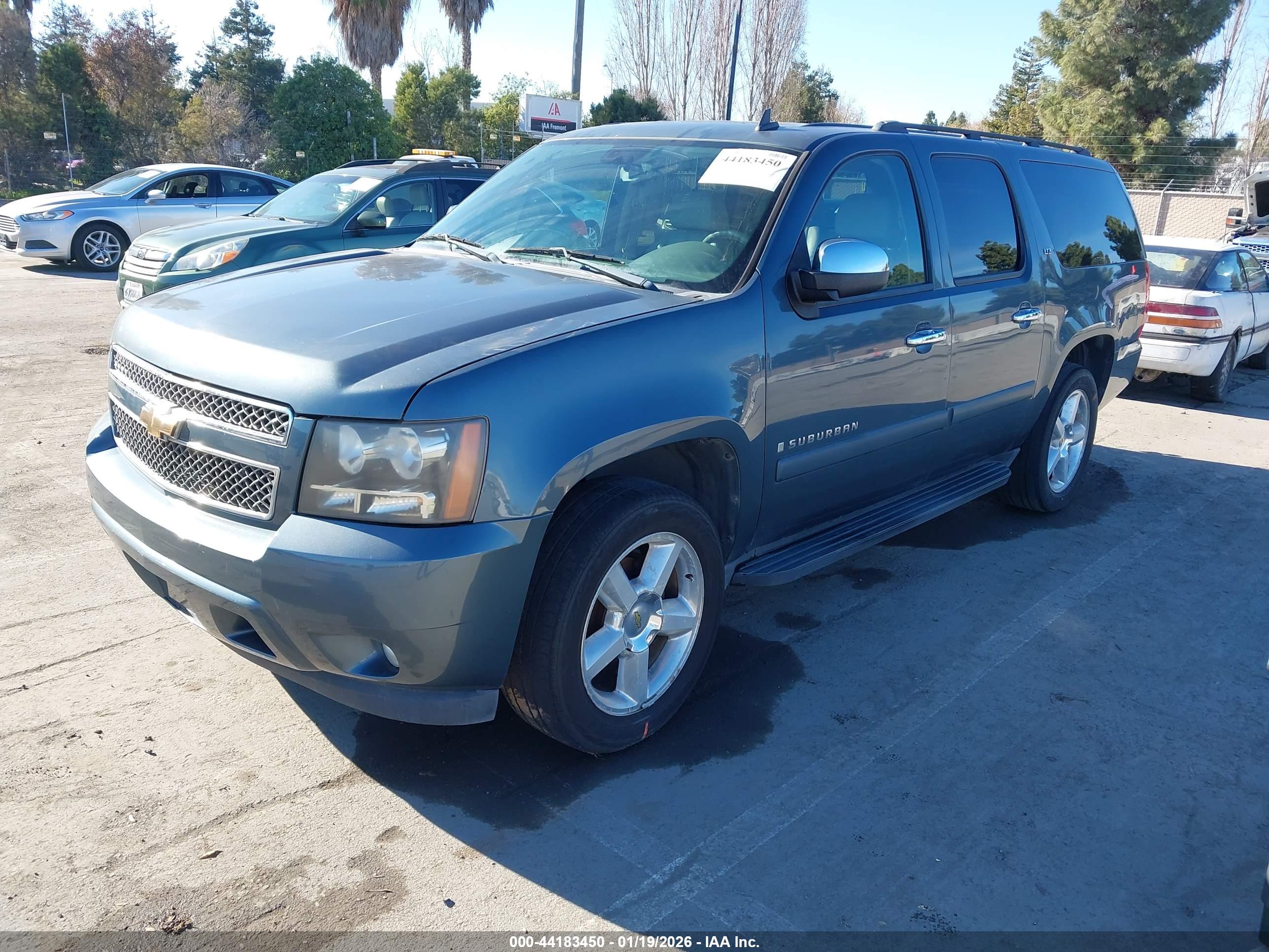 CHEVROLET SUBURBAN image 2