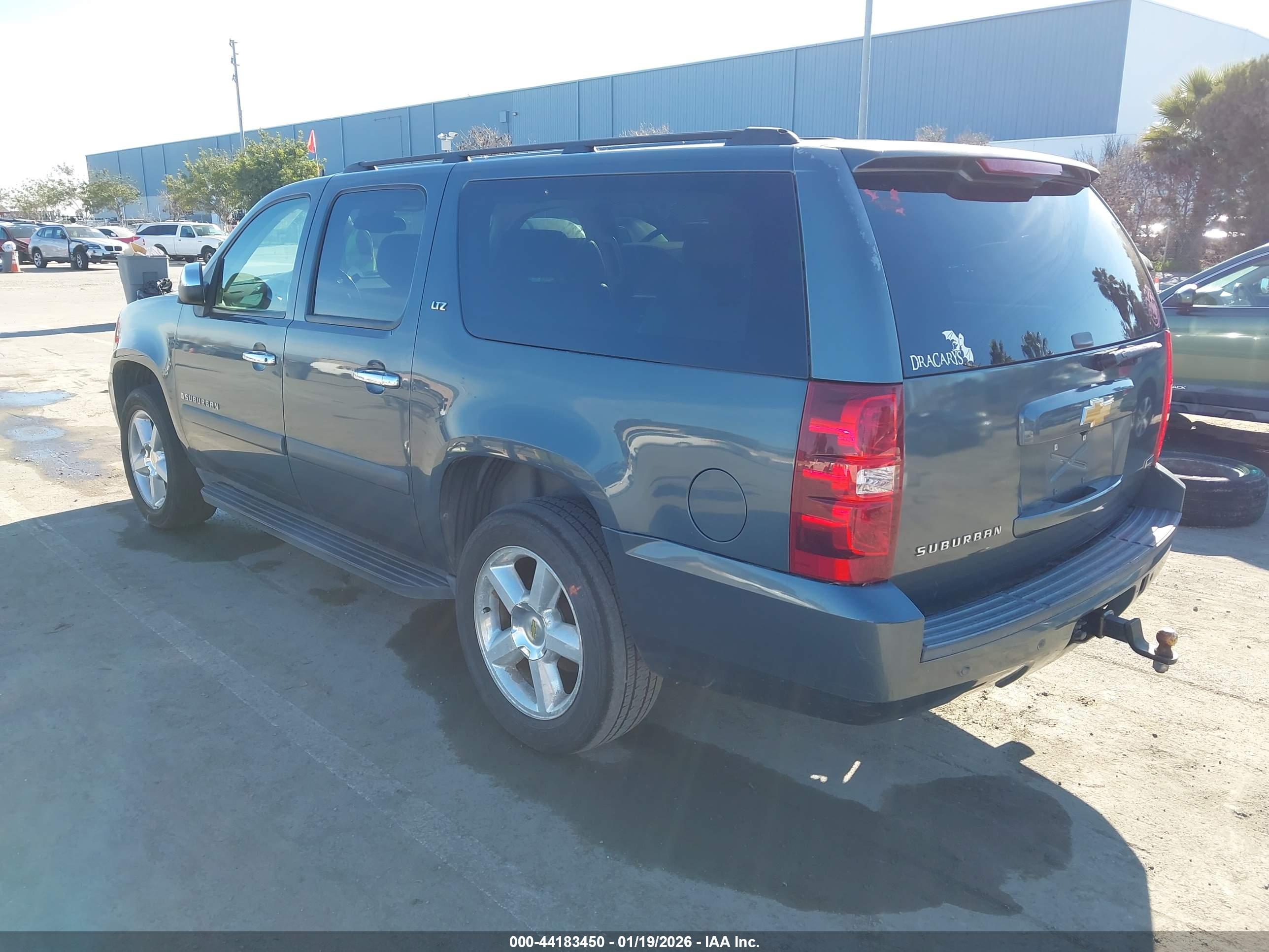 CHEVROLET SUBURBAN image 3
