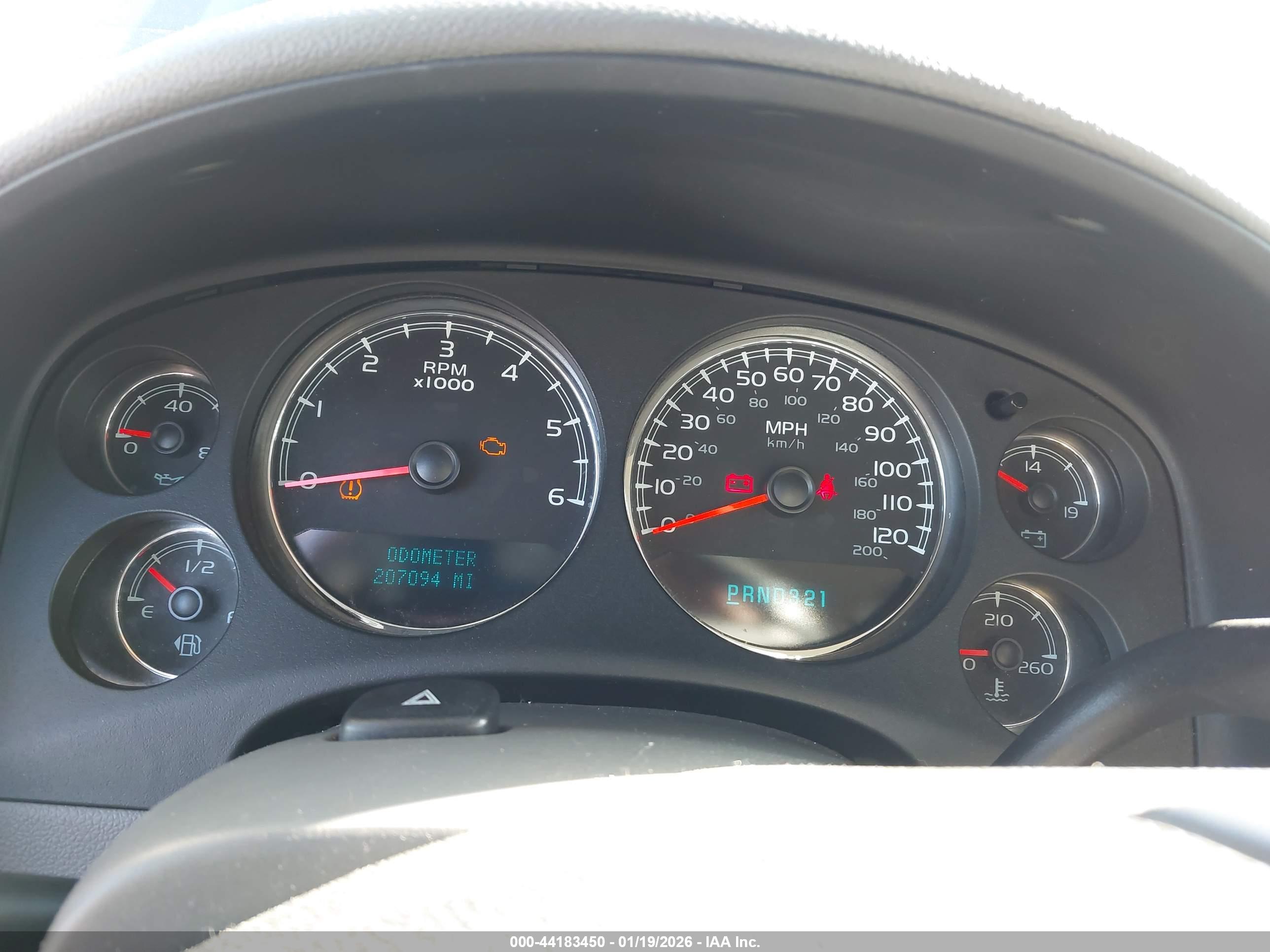 CHEVROLET SUBURBAN image 7