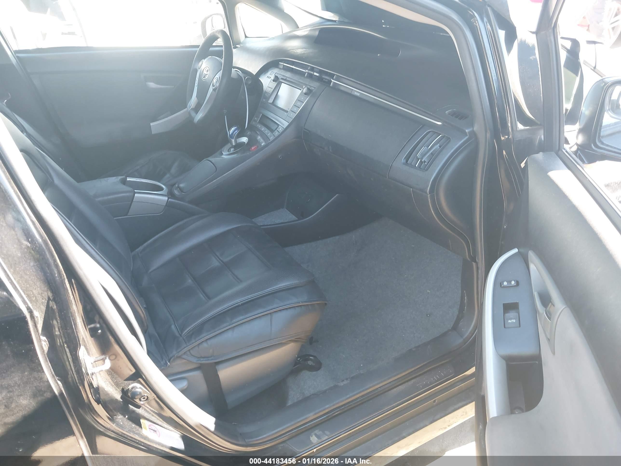 TOYOTA PRIUS image 5