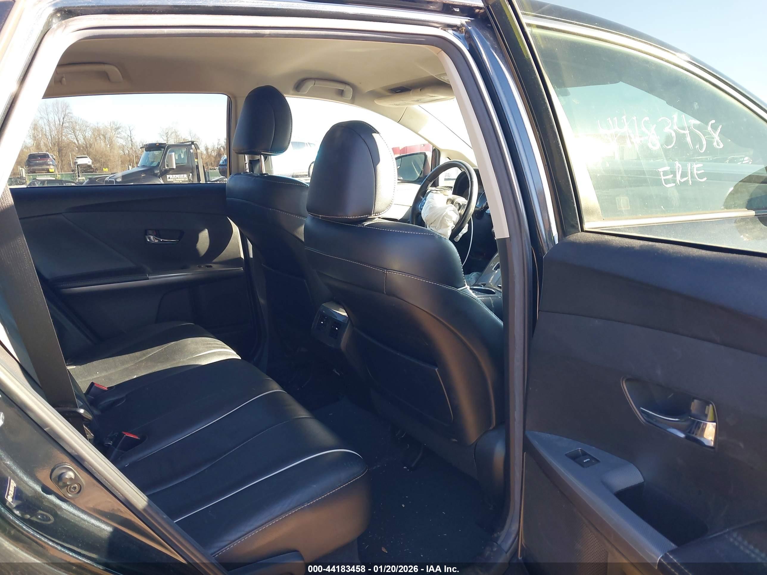 TOYOTA VENZA image 8