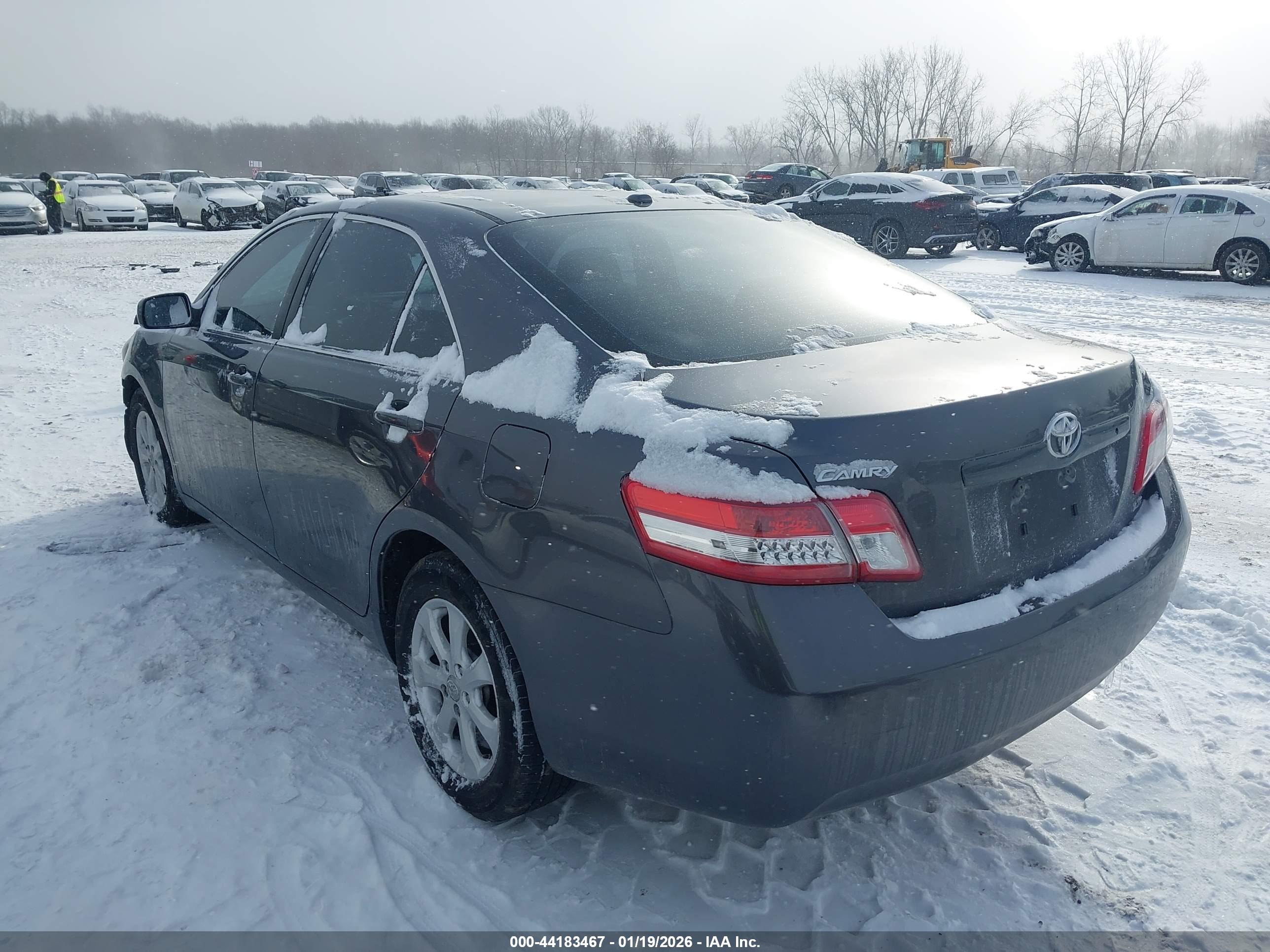 TOYOTA CAMRY image 3