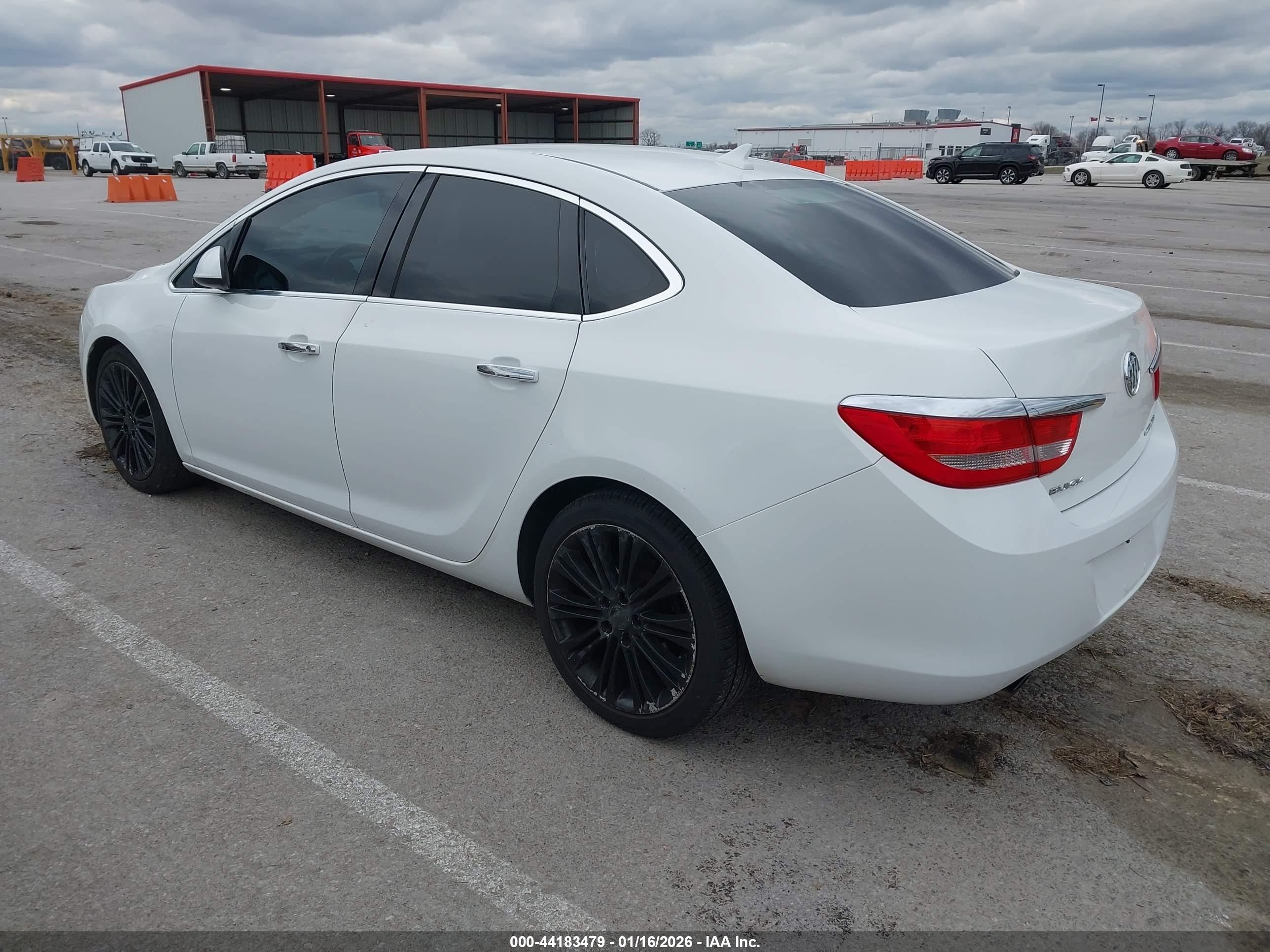 BUICK VERANO image 3