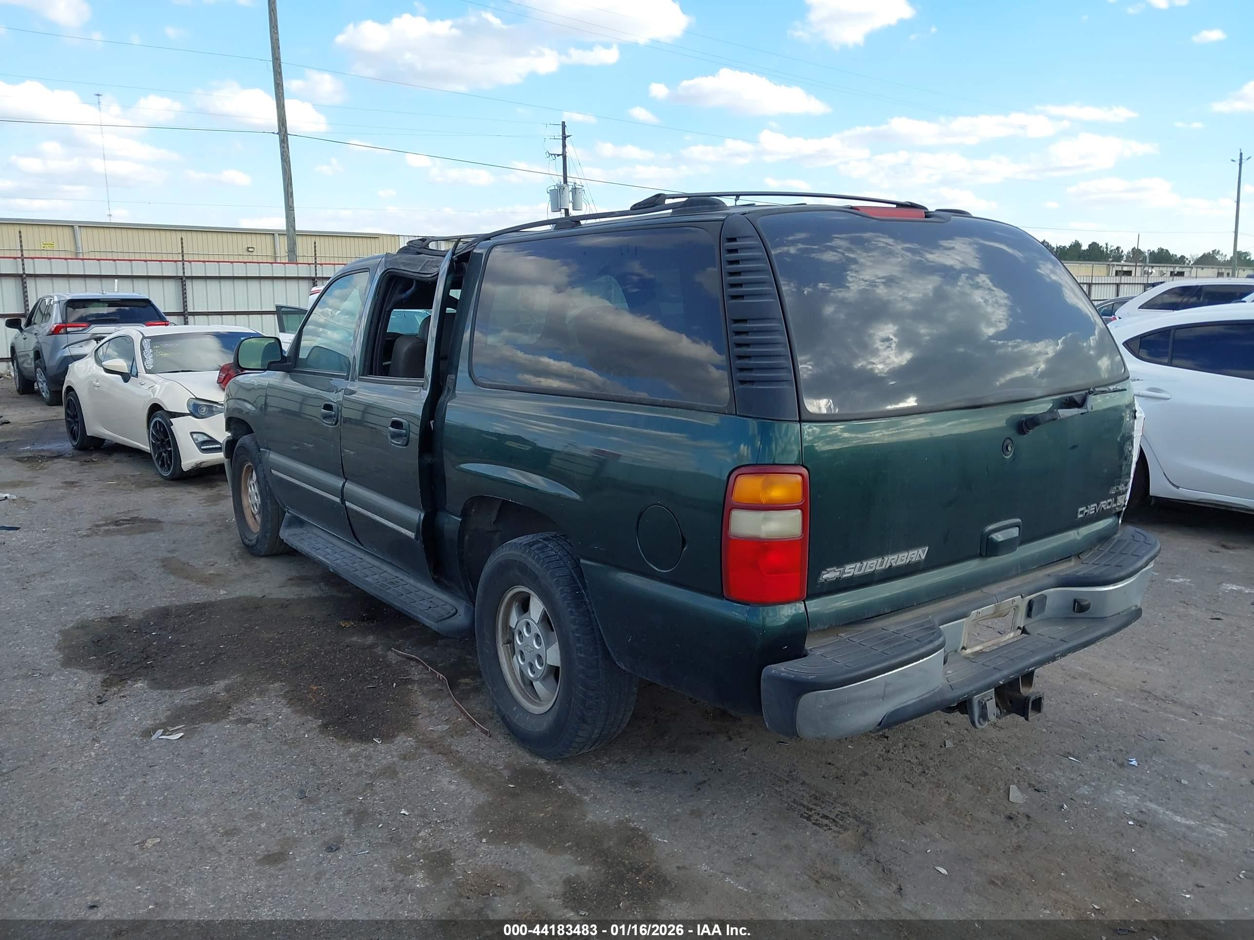 CHEVROLET SUBURBAN image 3