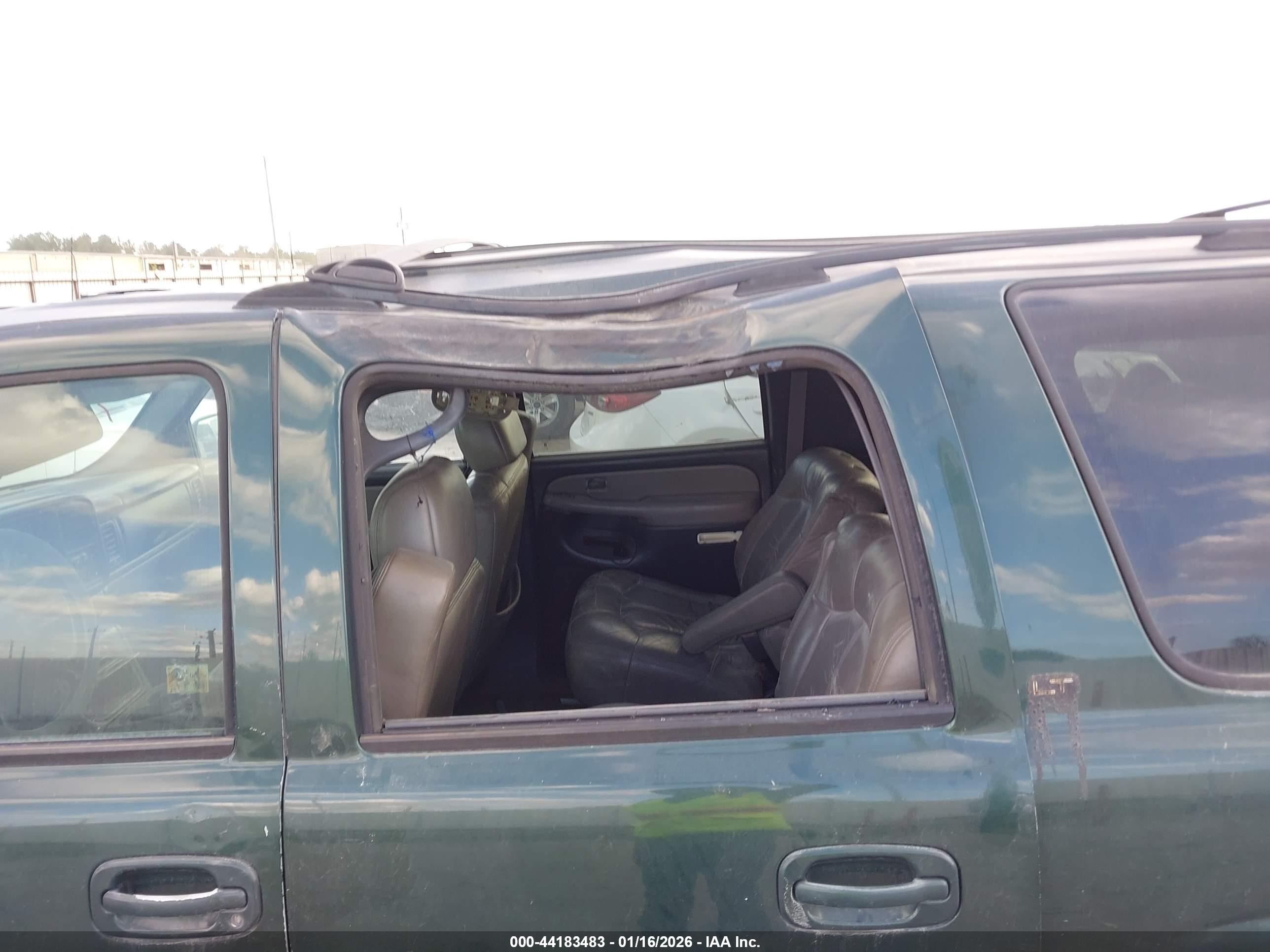 CHEVROLET SUBURBAN image 6