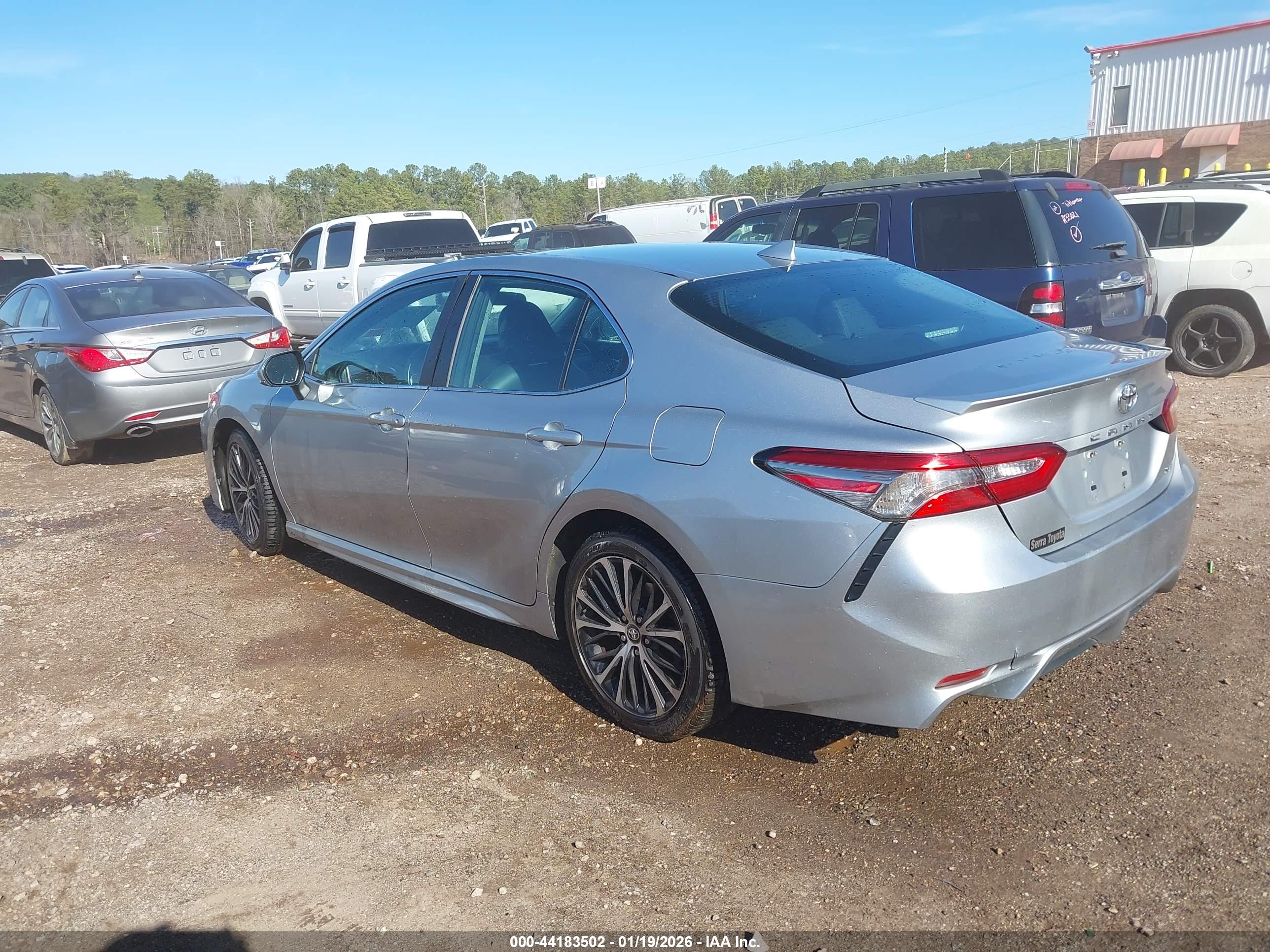 TOYOTA CAMRY image 3