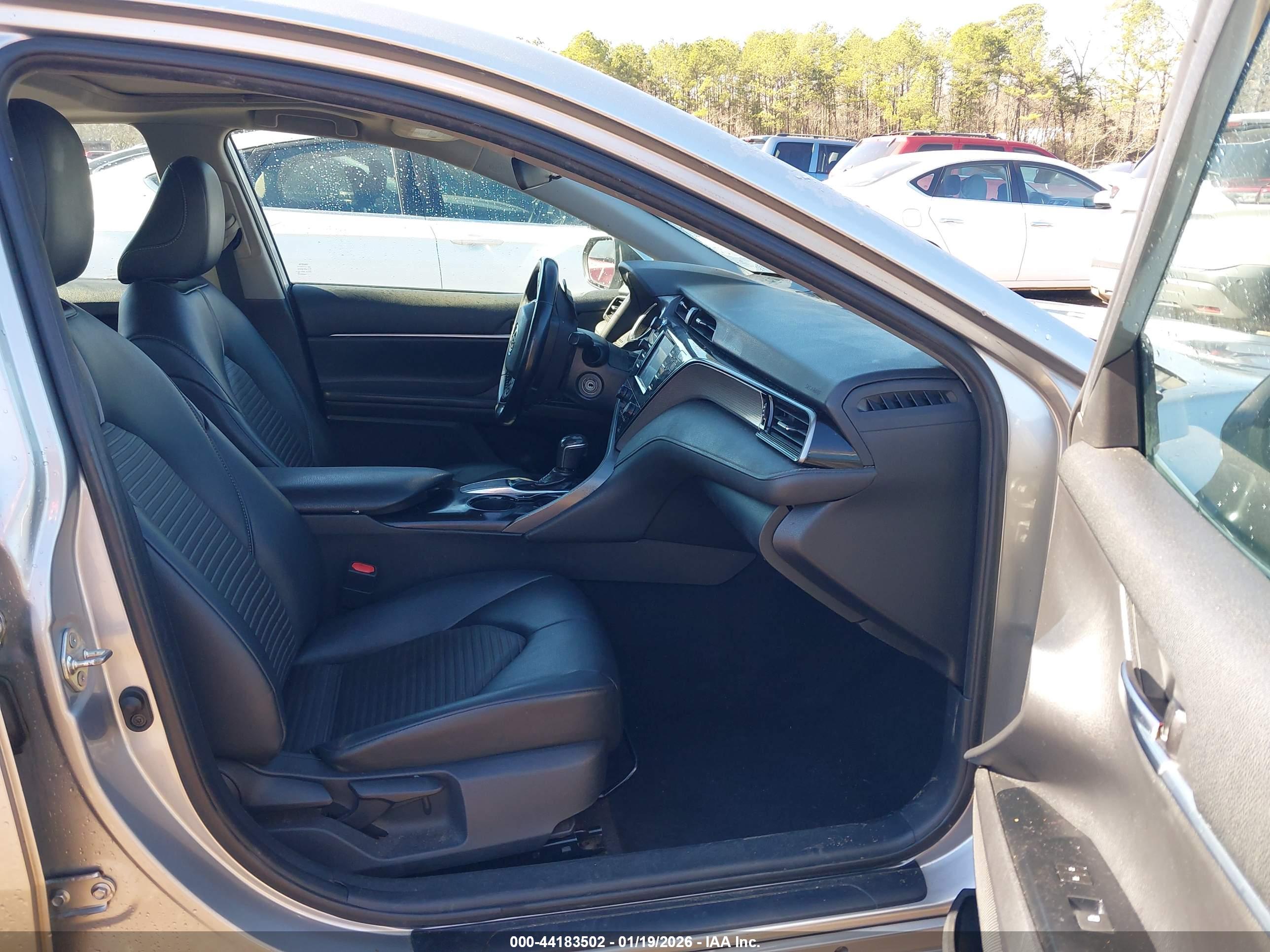 TOYOTA CAMRY image 5