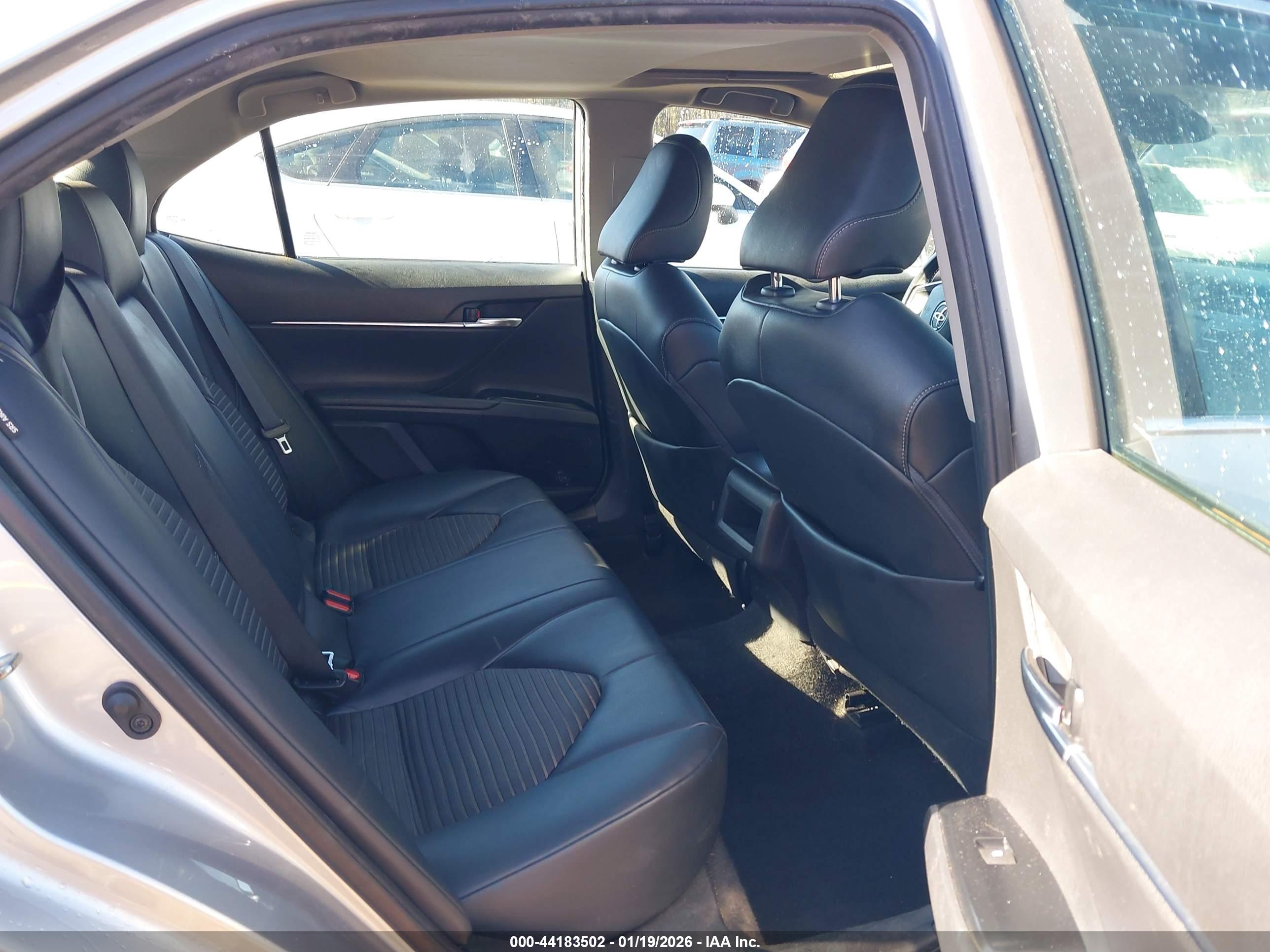TOYOTA CAMRY image 8