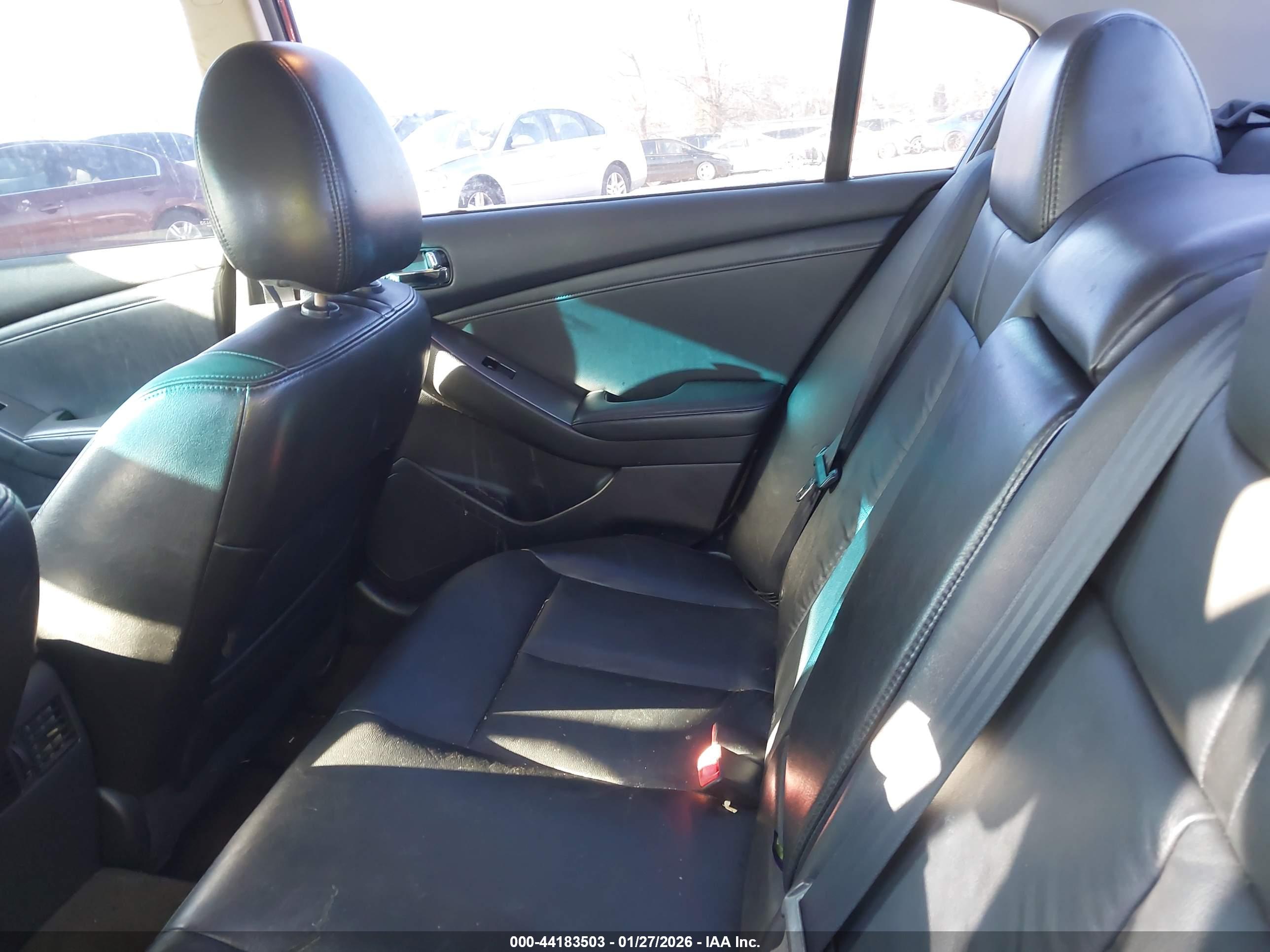 NISSAN ALTIMA image 8
