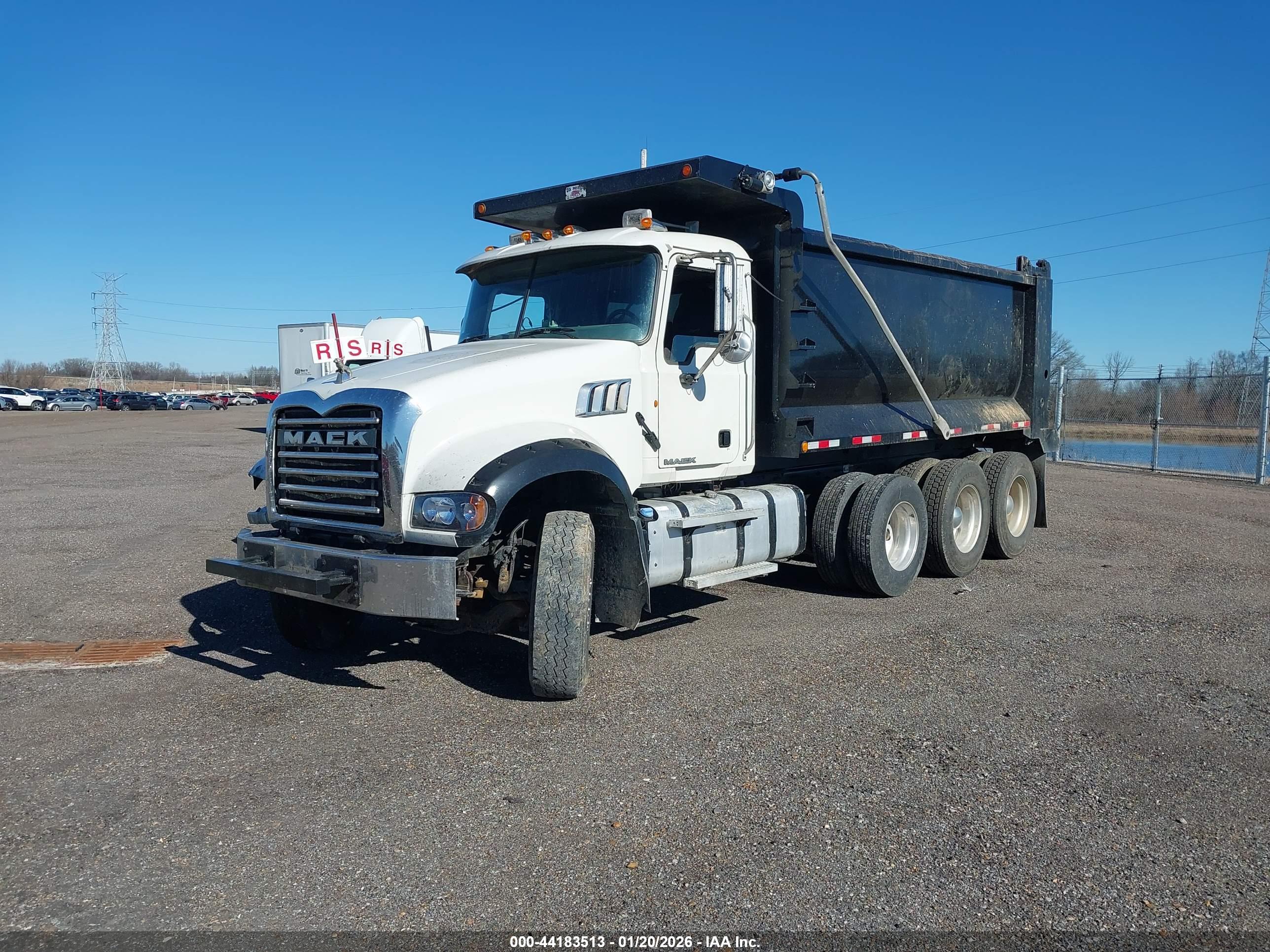 MACK 700 image 2