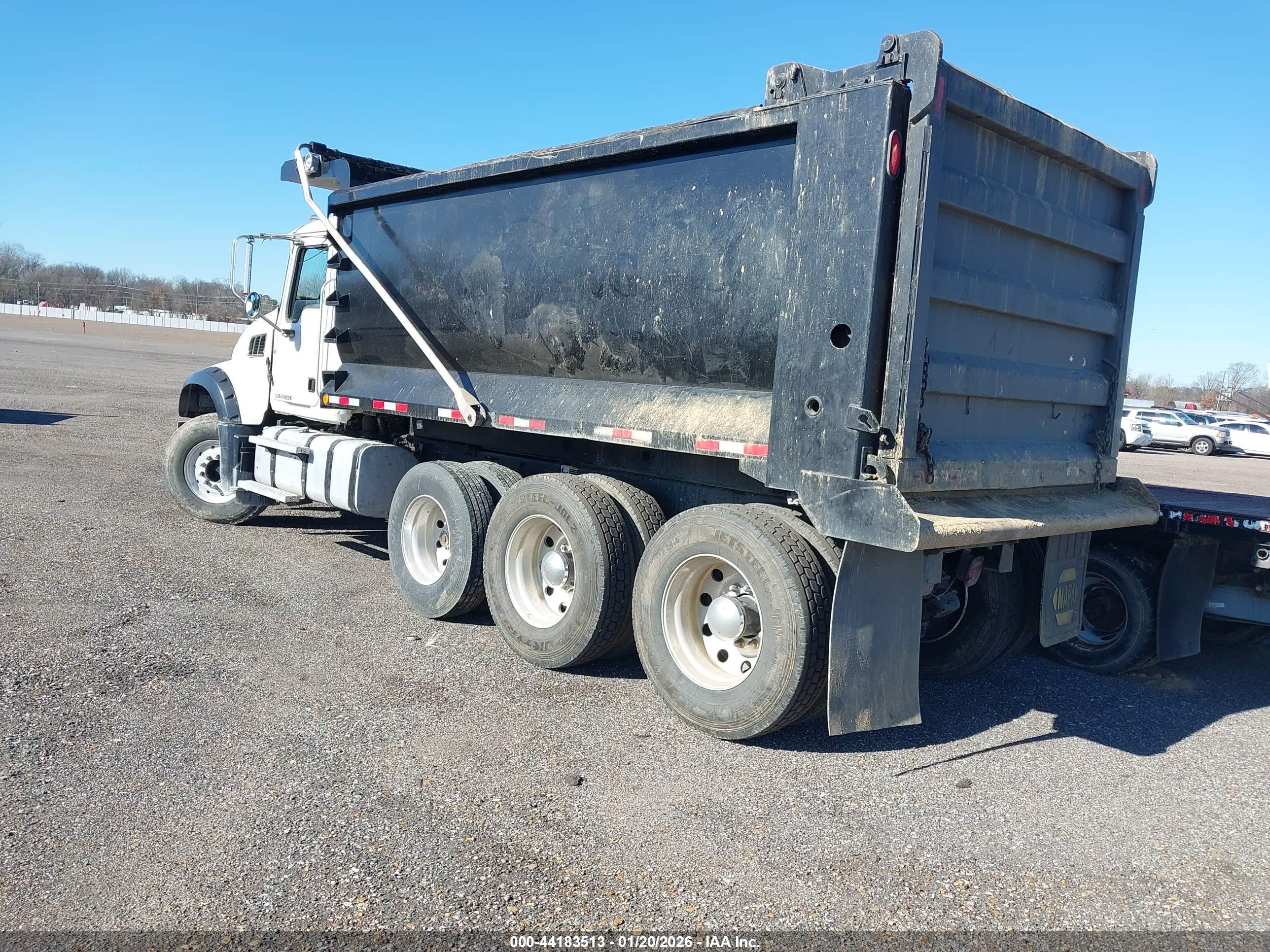 MACK 700 image 3