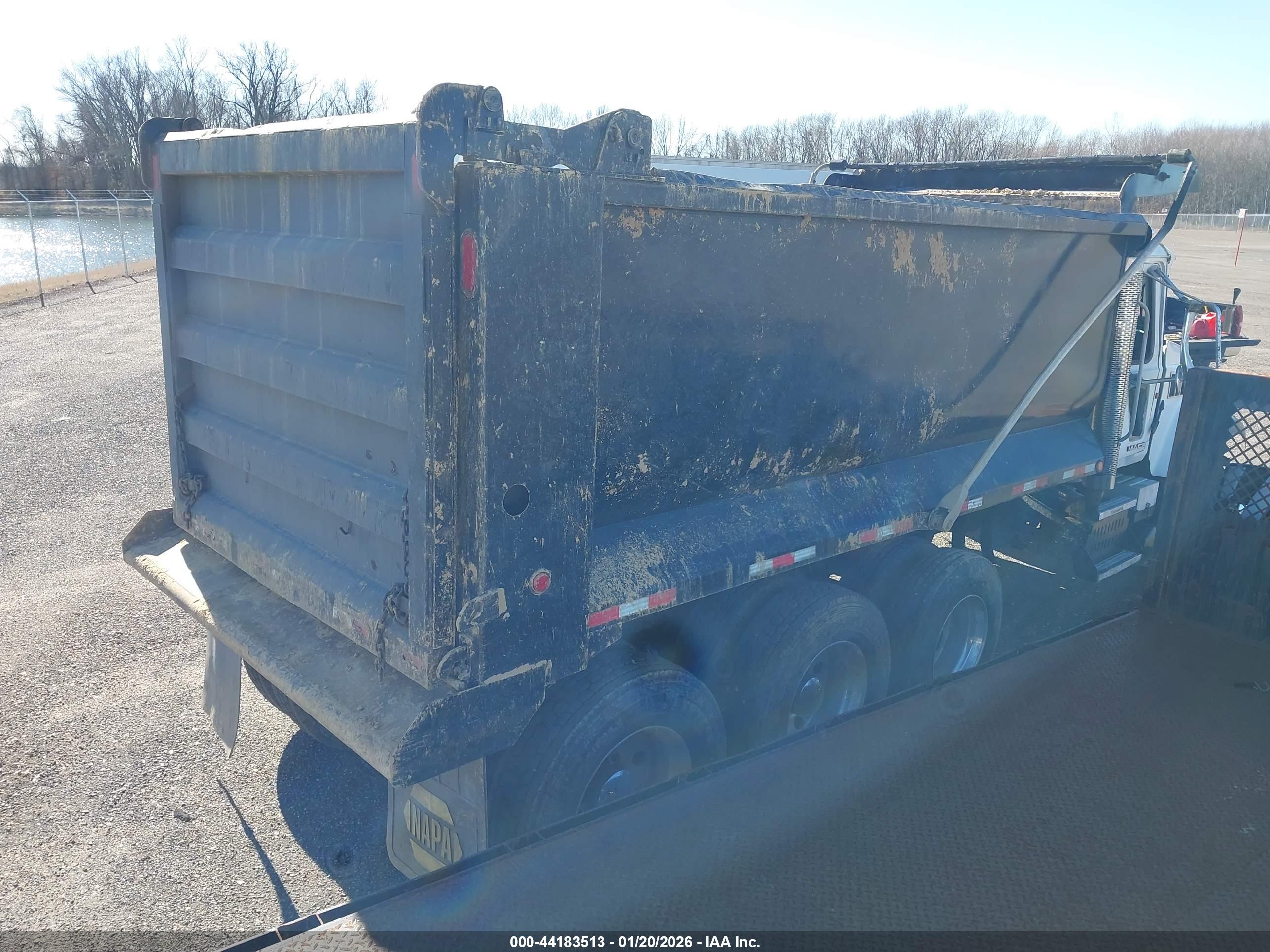 MACK 700 image 4