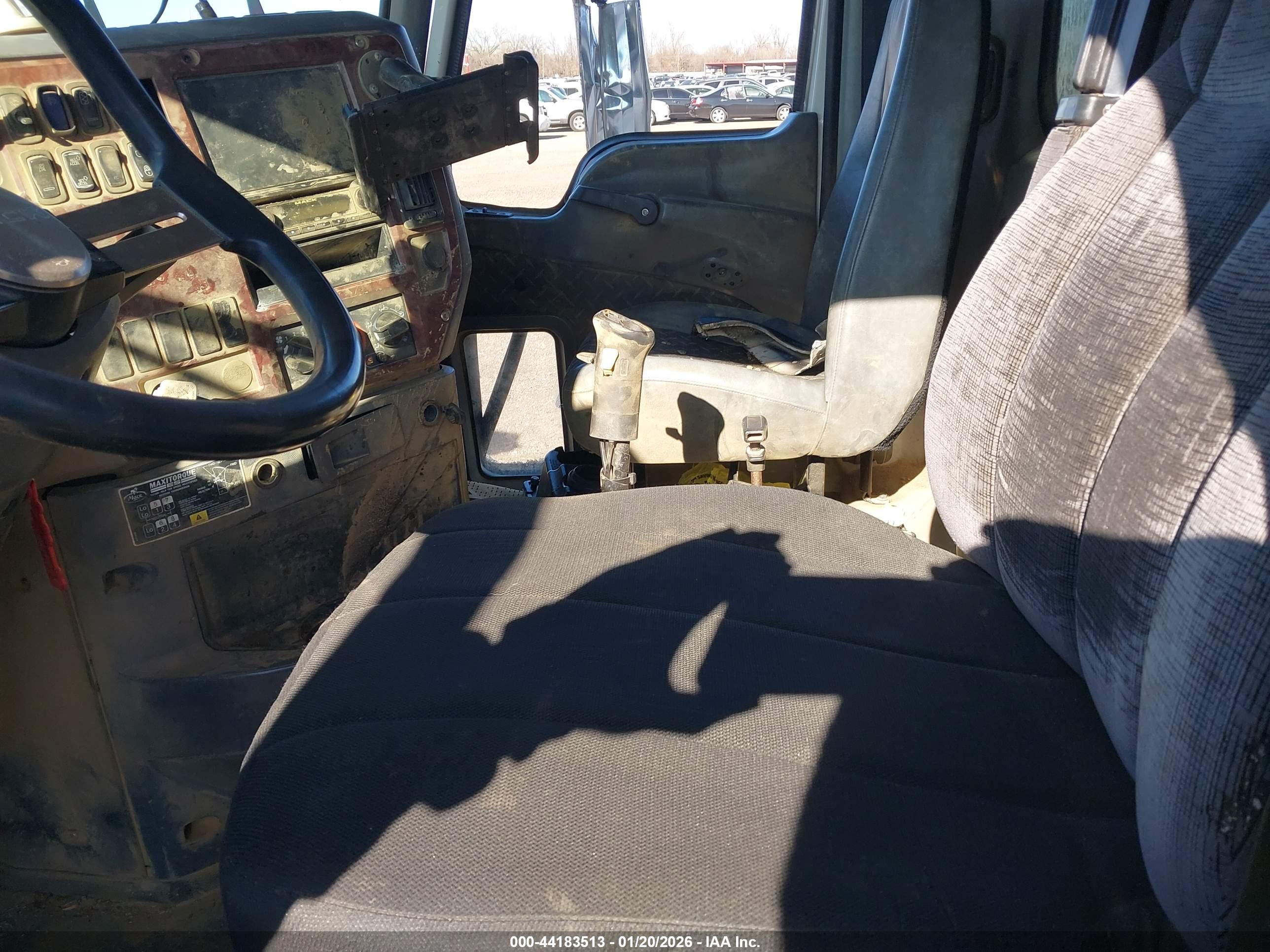MACK 700 image 8