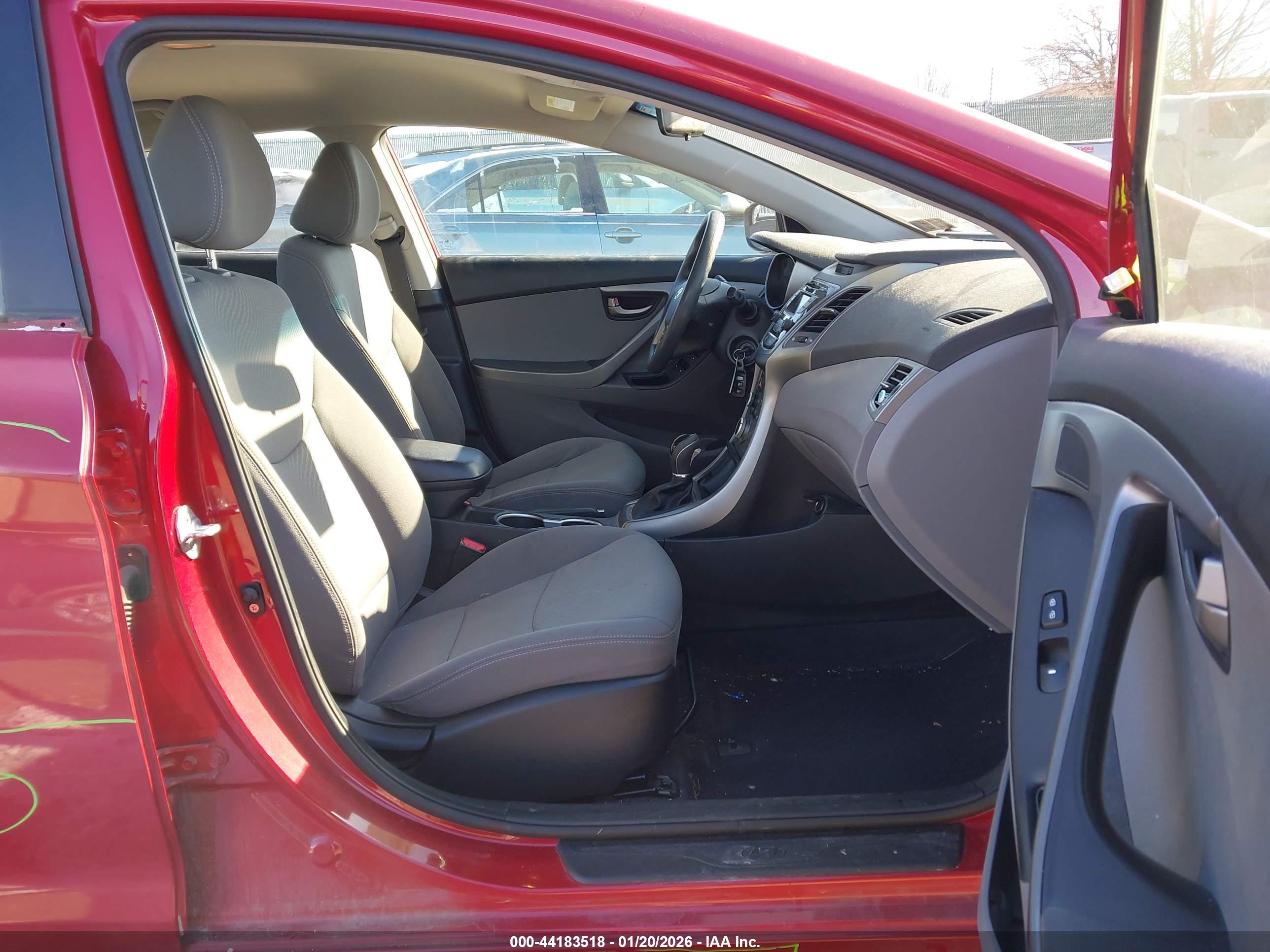 HYUNDAI ELANTRA image 5