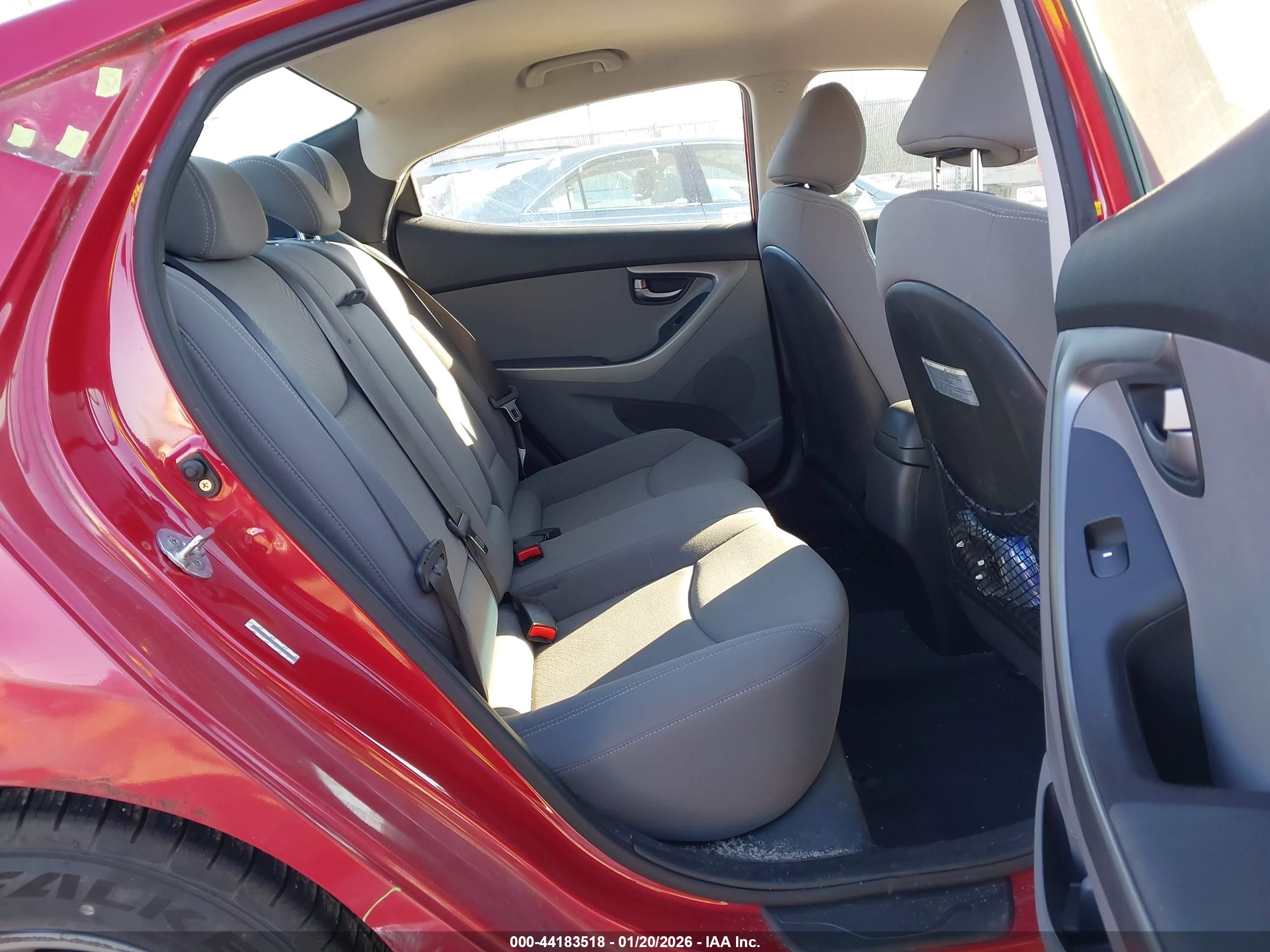 HYUNDAI ELANTRA image 8