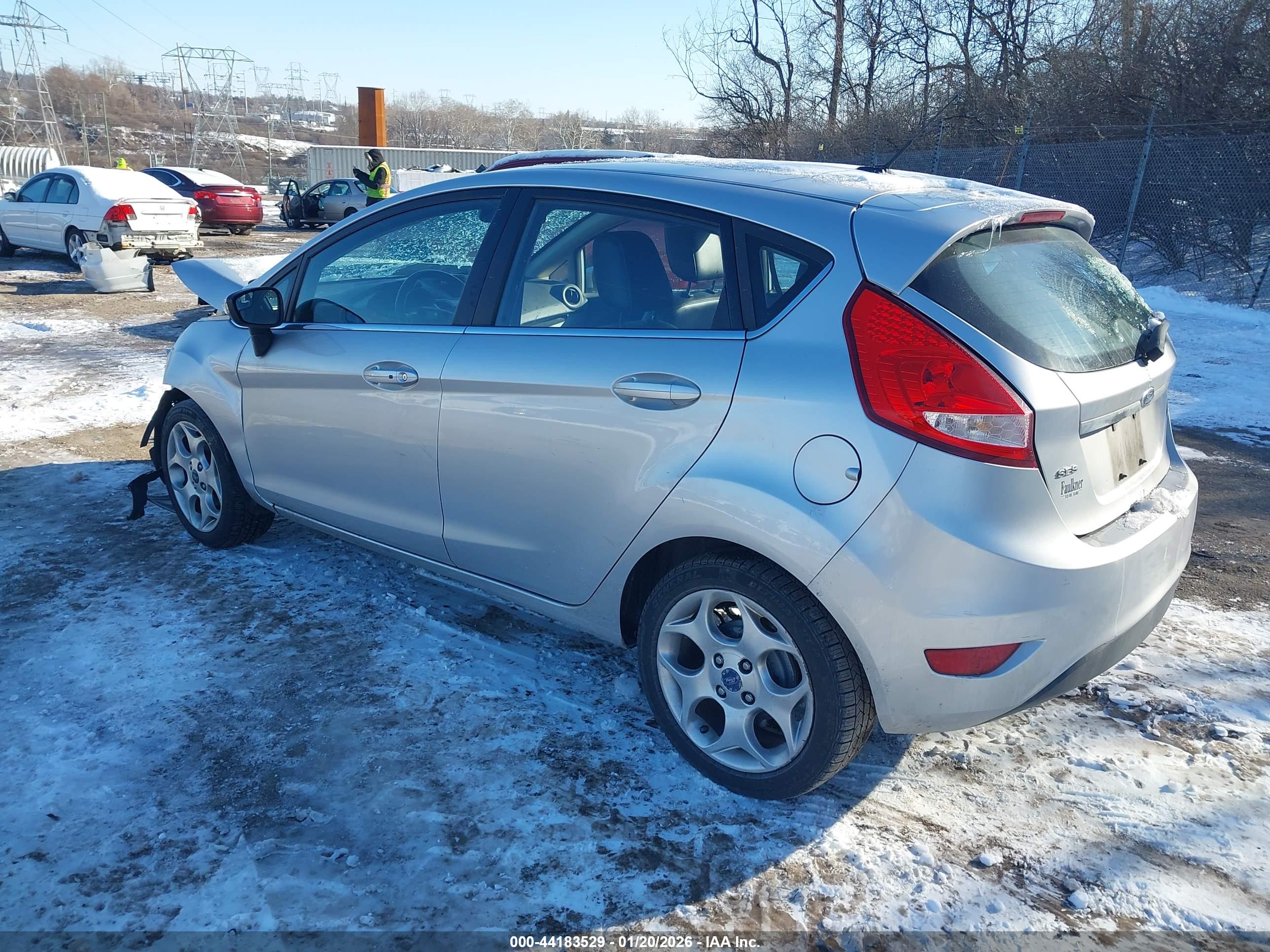 FORD FIESTA image 3