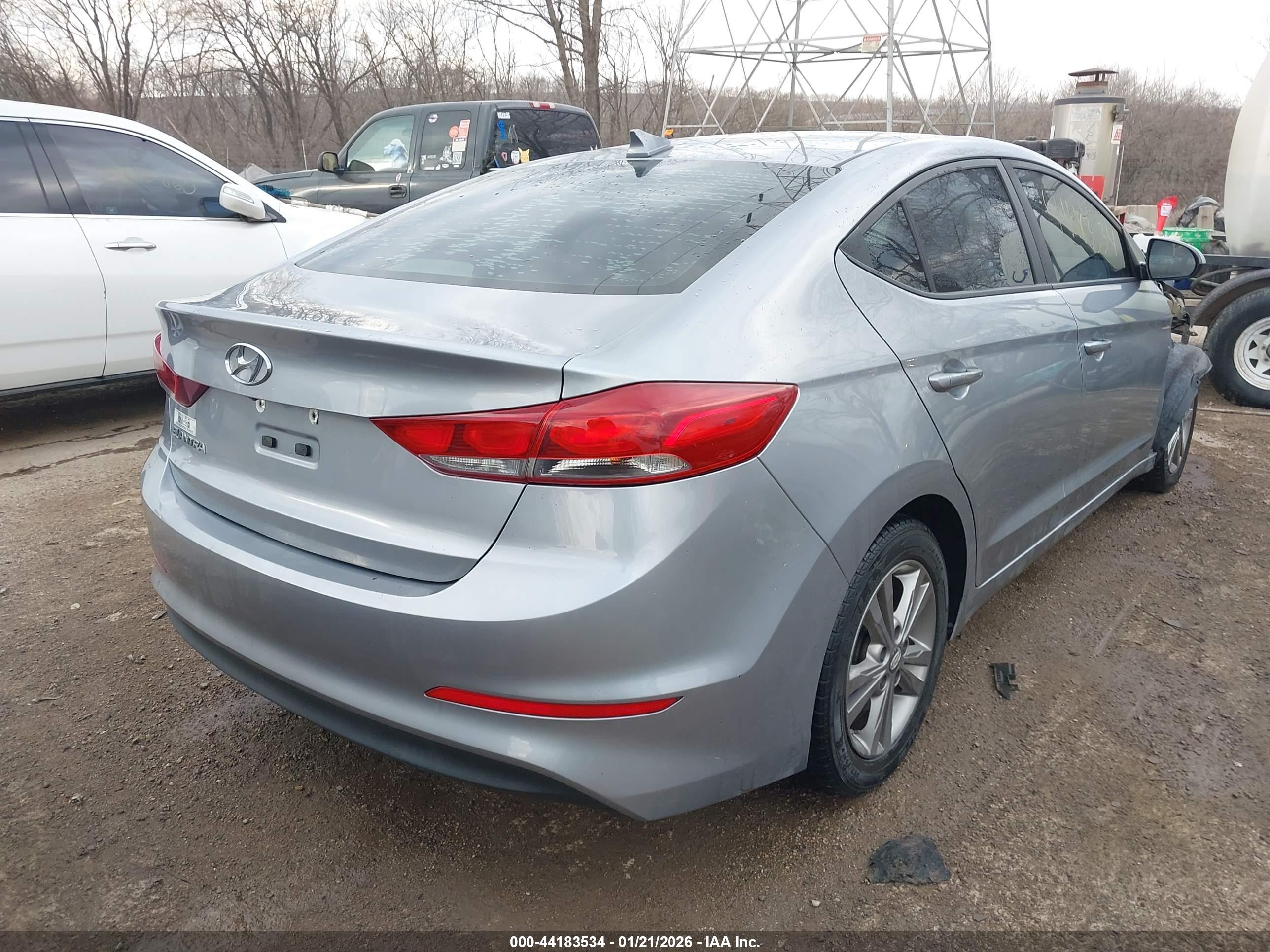 HYUNDAI ELANTRA image 4