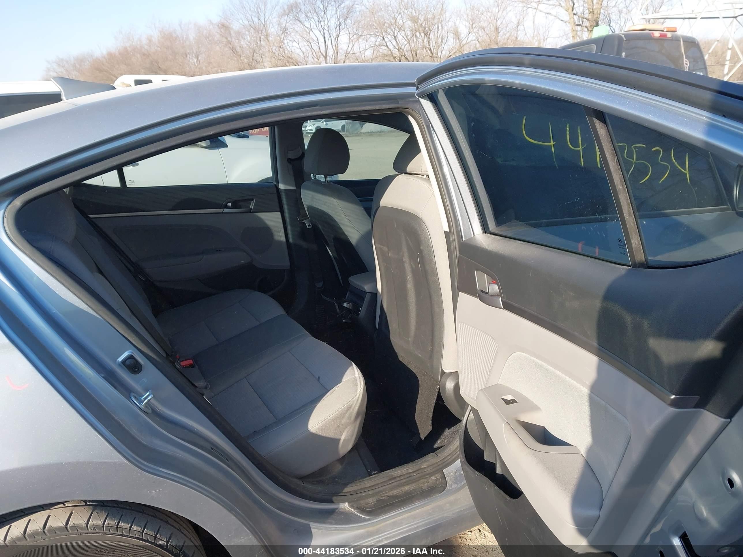 HYUNDAI ELANTRA image 8