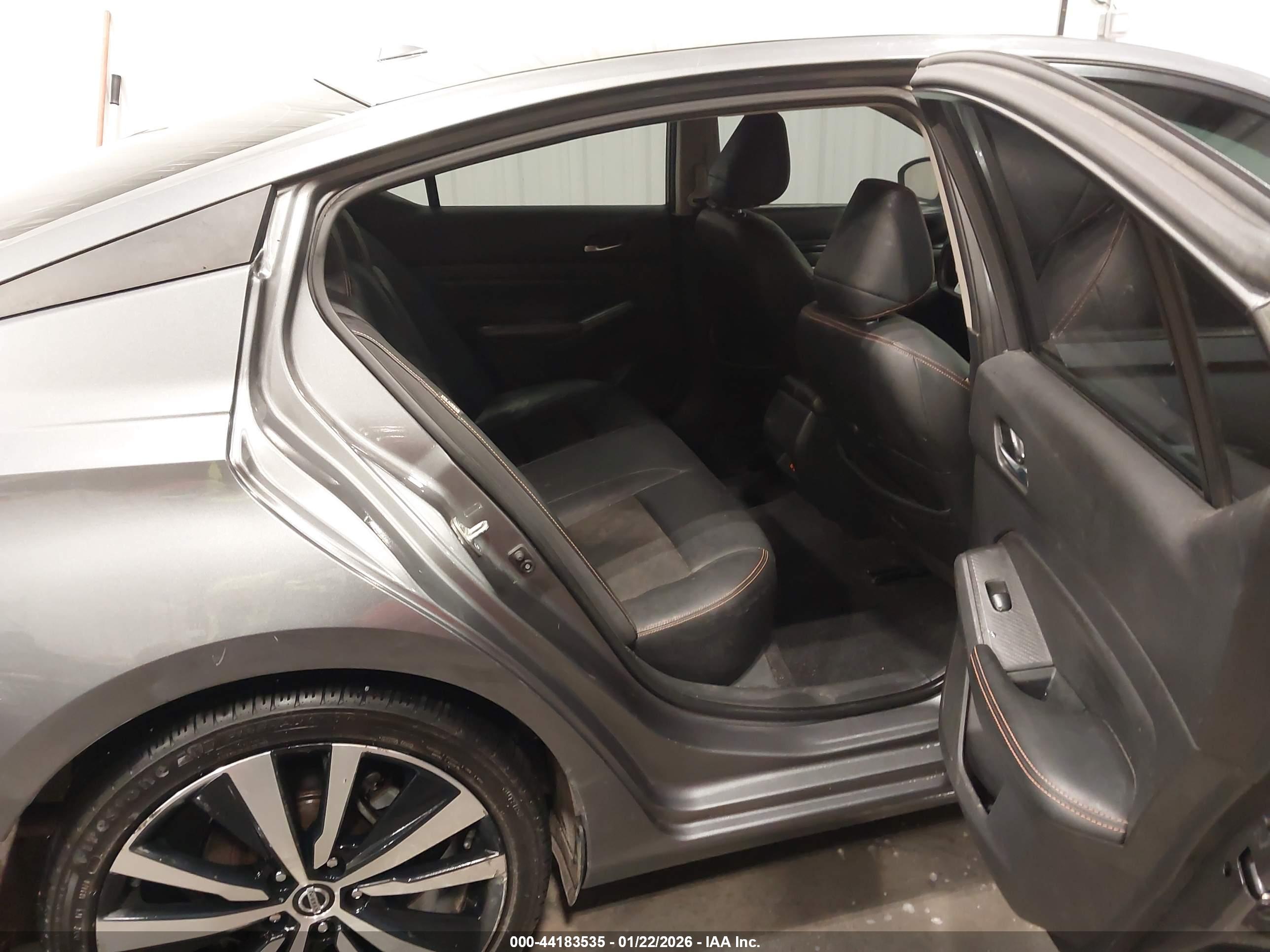 NISSAN ALTIMA image 8