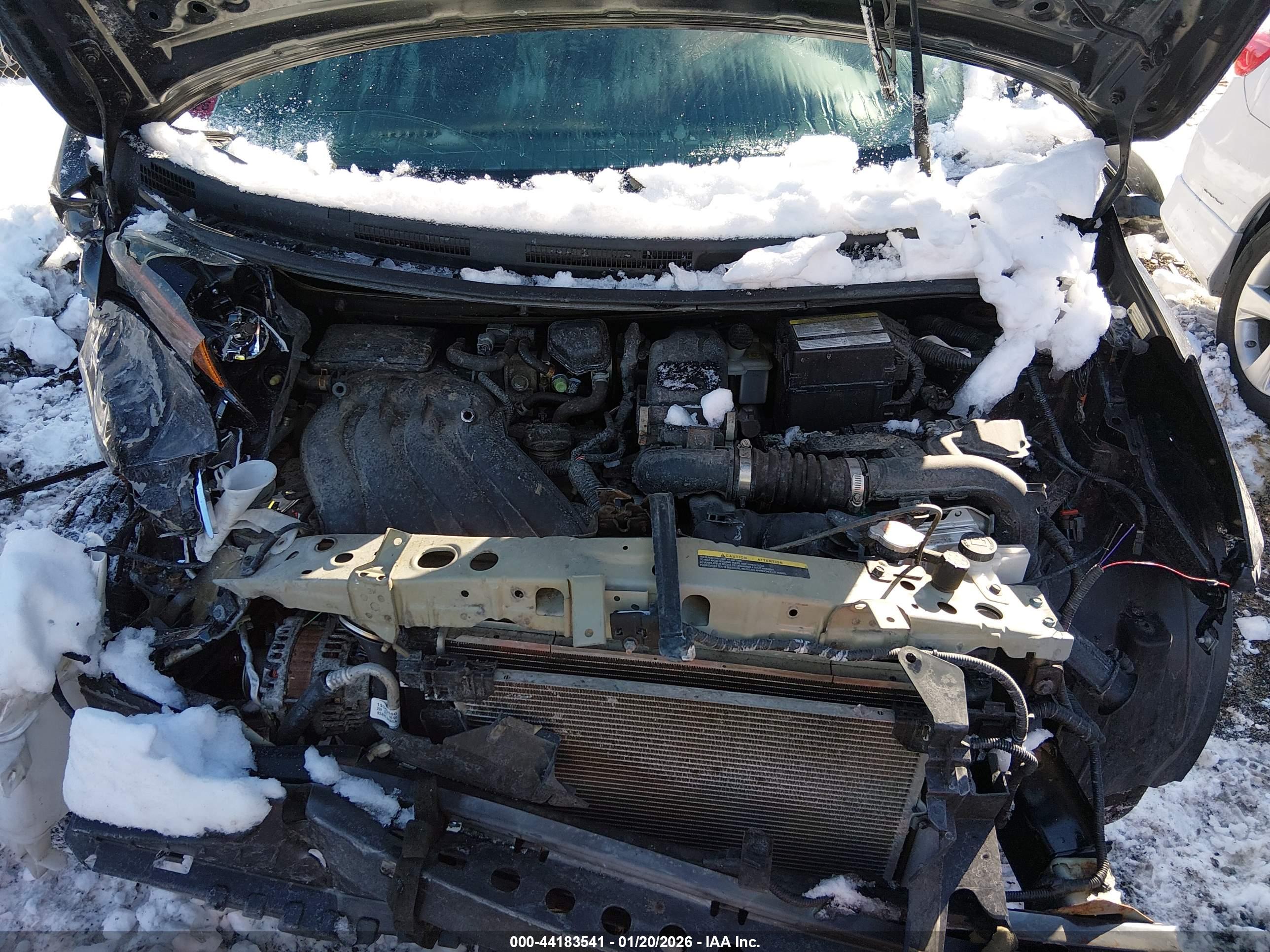 NISSAN VERSA image 10